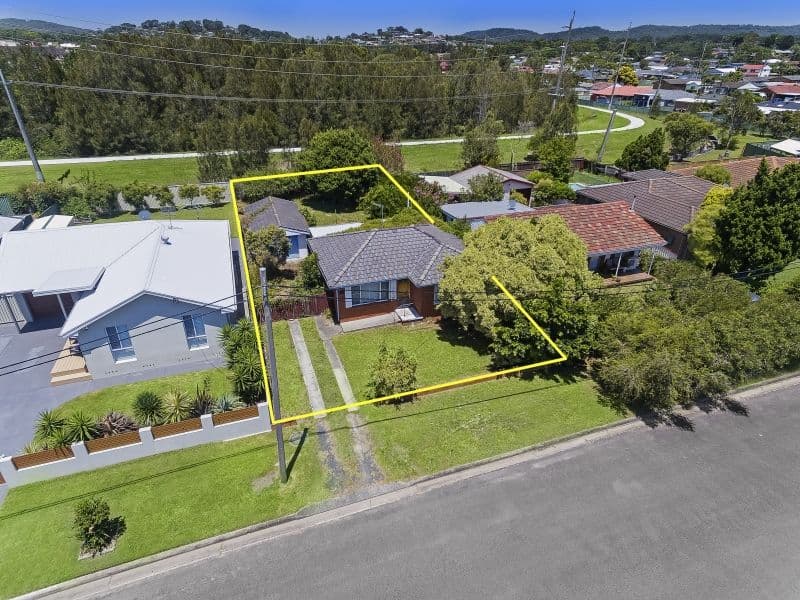 56 Kathleen White Crescent, Killarney Vale - Image 1