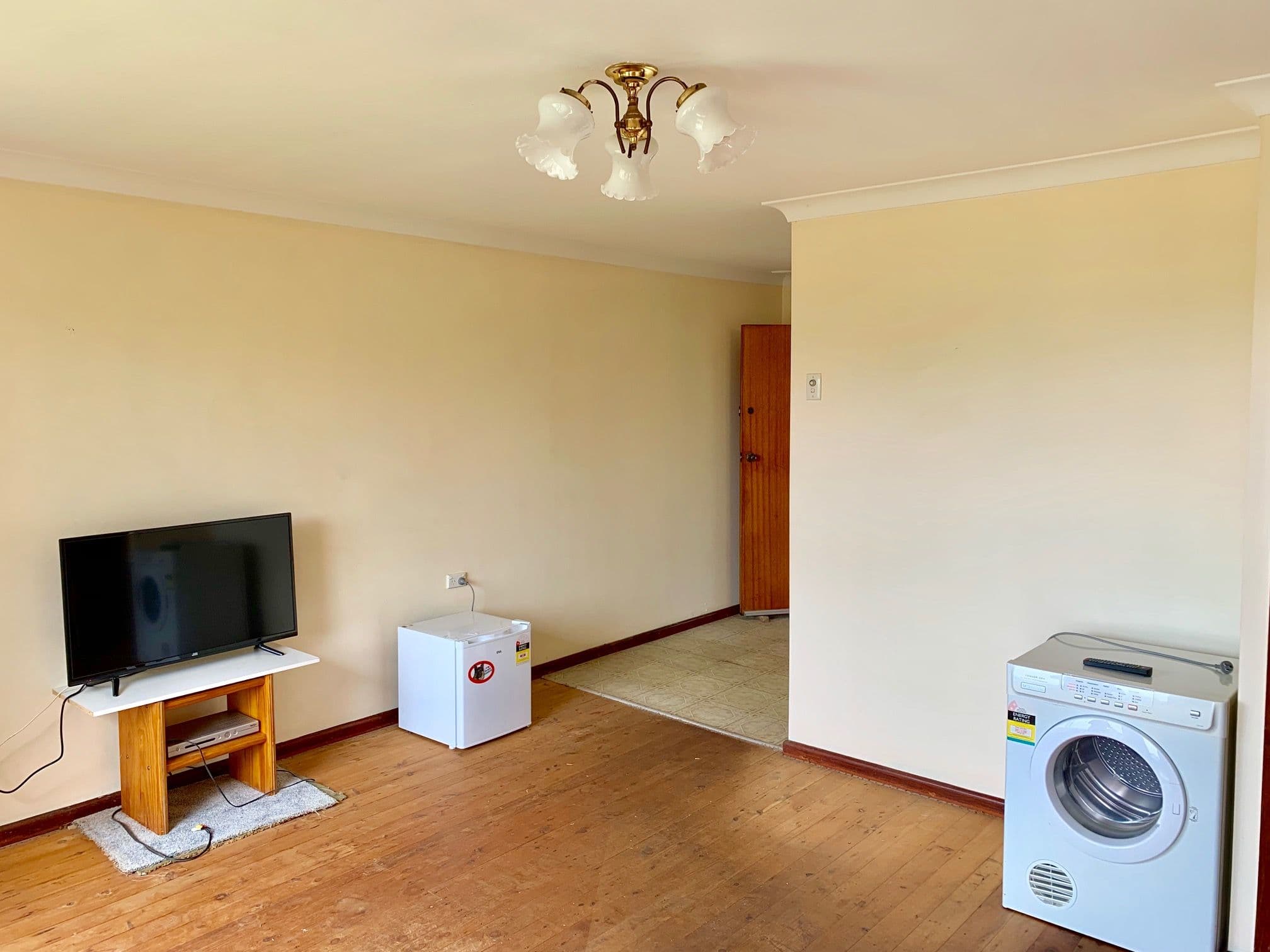 56 Kathleen White Crescent, Killarney Vale - Thumbnail 4