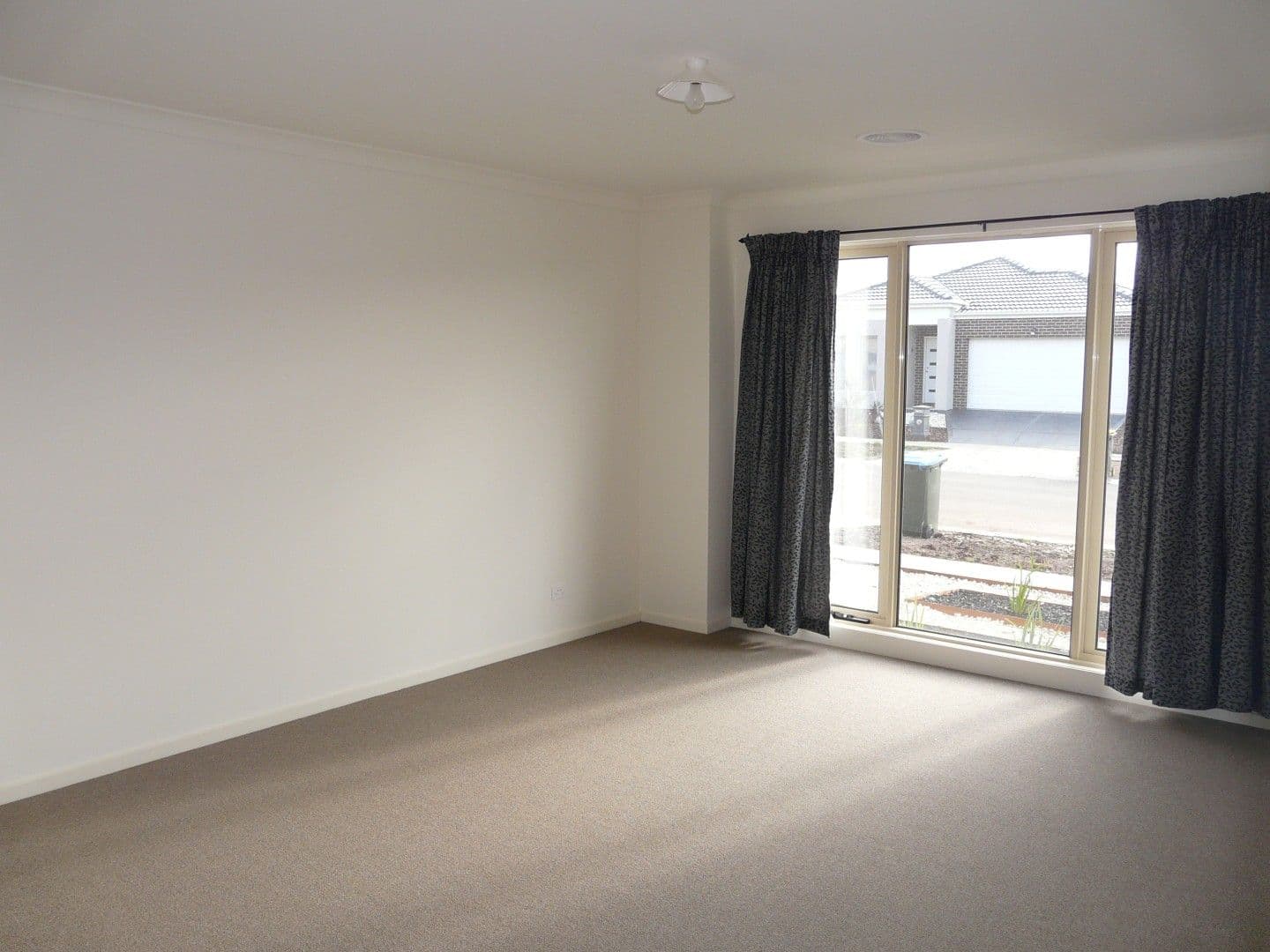 15 Elsmore Street, Tarneit VIC 3029, Tarneit - Thumbnail 2
