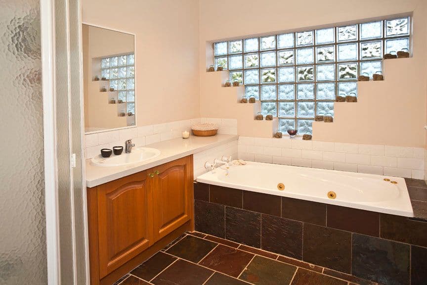 1 Rolls Court, GLEN WAVERLEY VIC 3150, Glen Waverley - Thumbnail 7