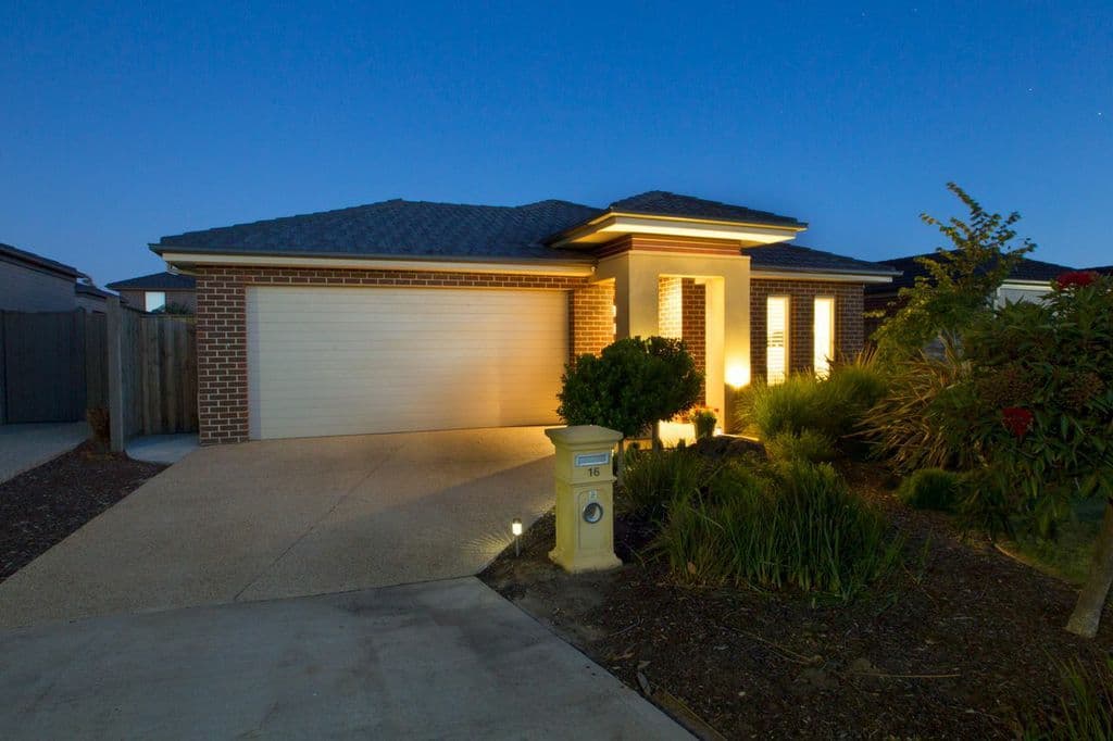 16 Tanoa Crescent, POINT COOK VIC 3030, Point Cook - Thumbnail 2