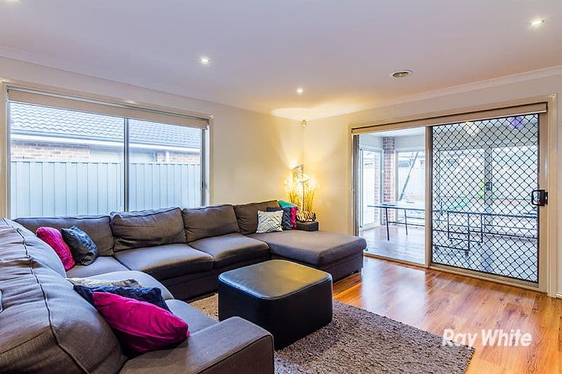 31 Thurvaston Crescent, Cranbourne East VIC 3977, Cranbourne East - Thumbnail 3