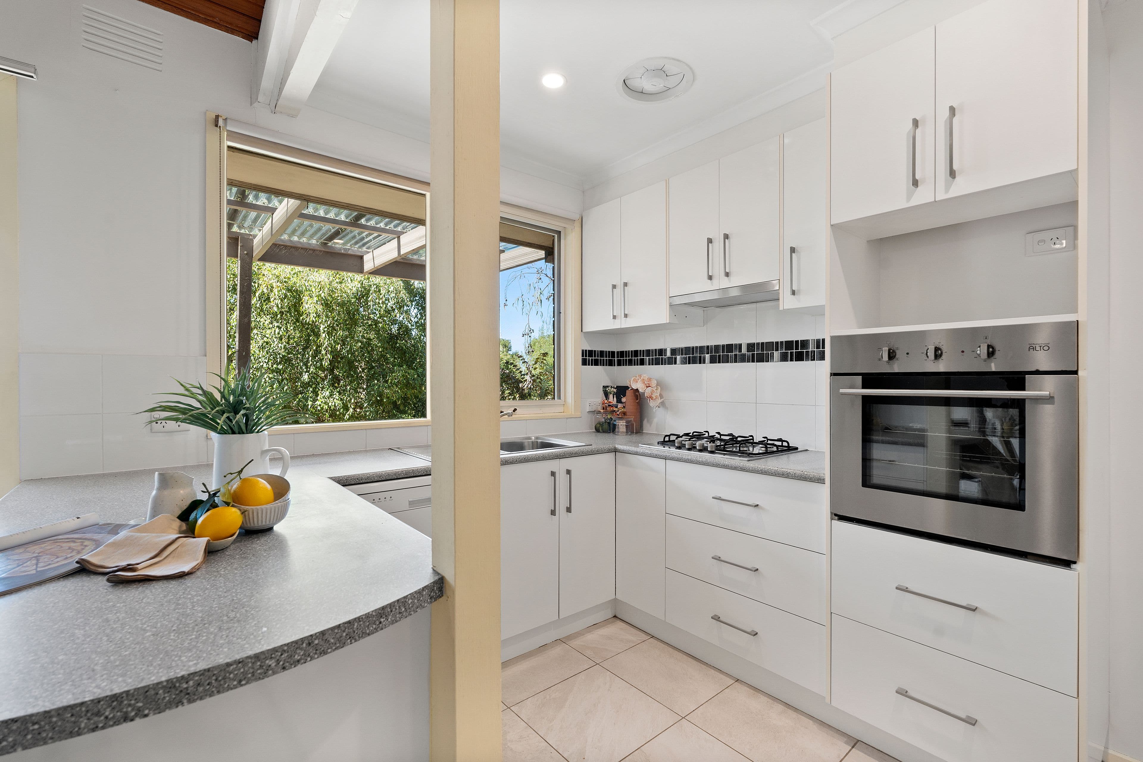 6 Coledale Close, Endeavour Hills VIC 3802, Endeavour Hills - Thumbnail 2