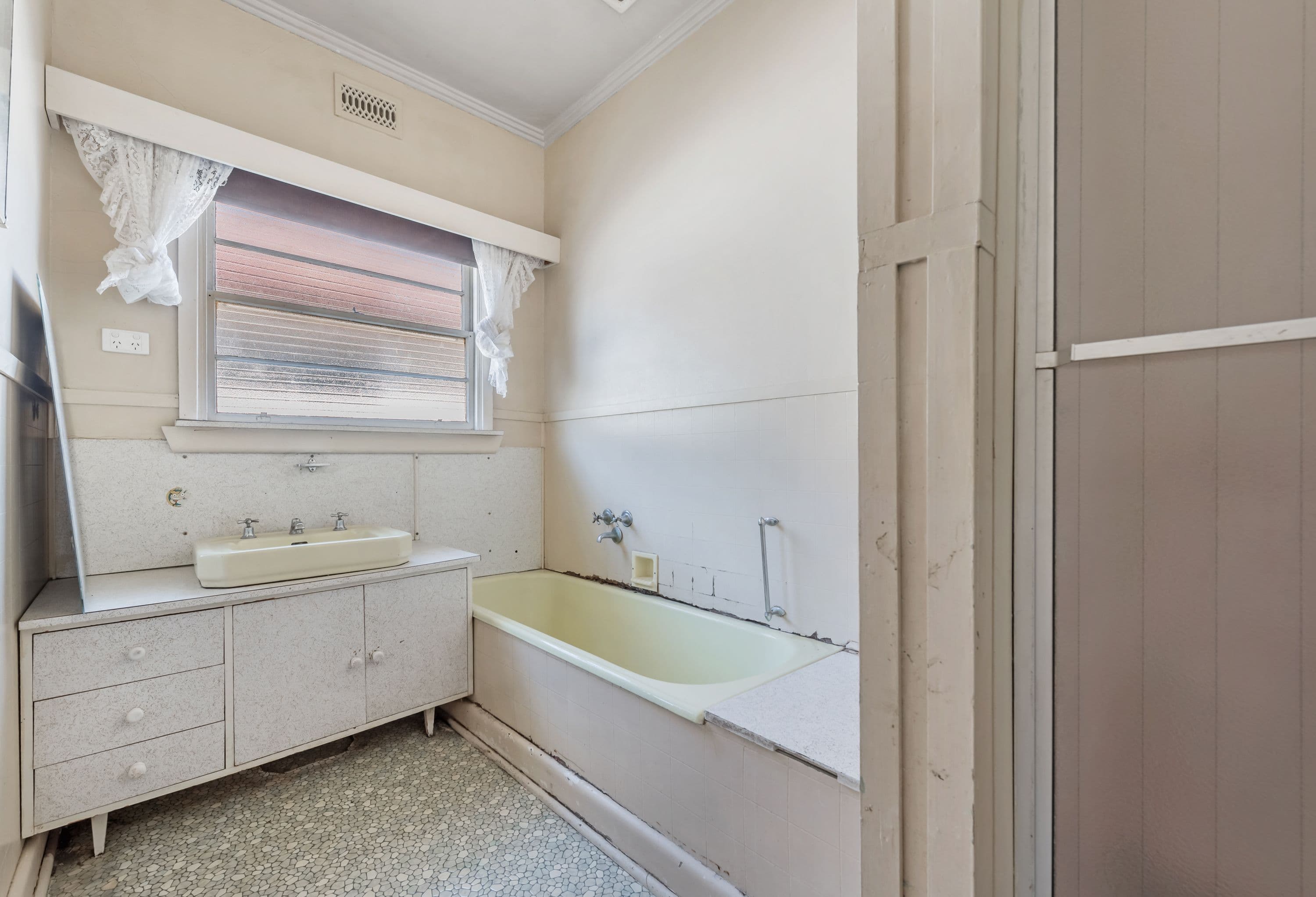 15 Ernest Street, Sunshine VIC 3020, Sunshine - Thumbnail 8
