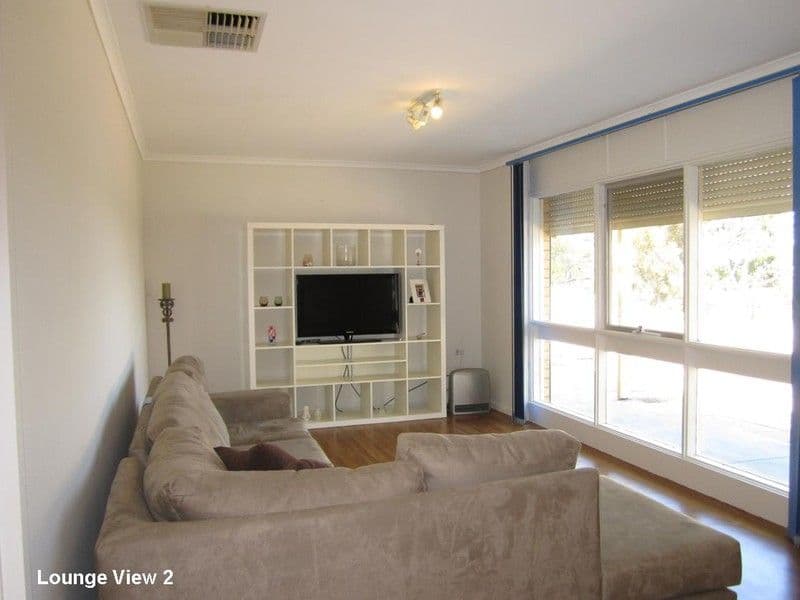 38 McKenzie Crescent, GULFVIEW HEIGHTS SA 5096, Gulfview Heights - Thumbnail 4