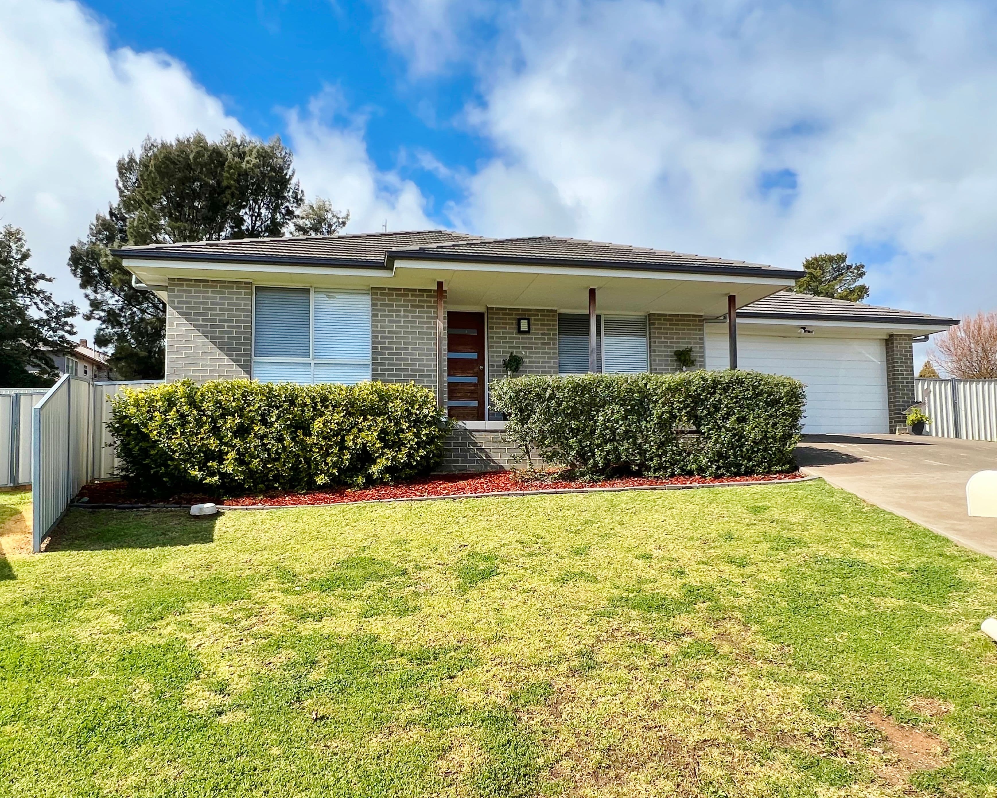9 Henry Place, Young NSW 2594, Young - Image 1
