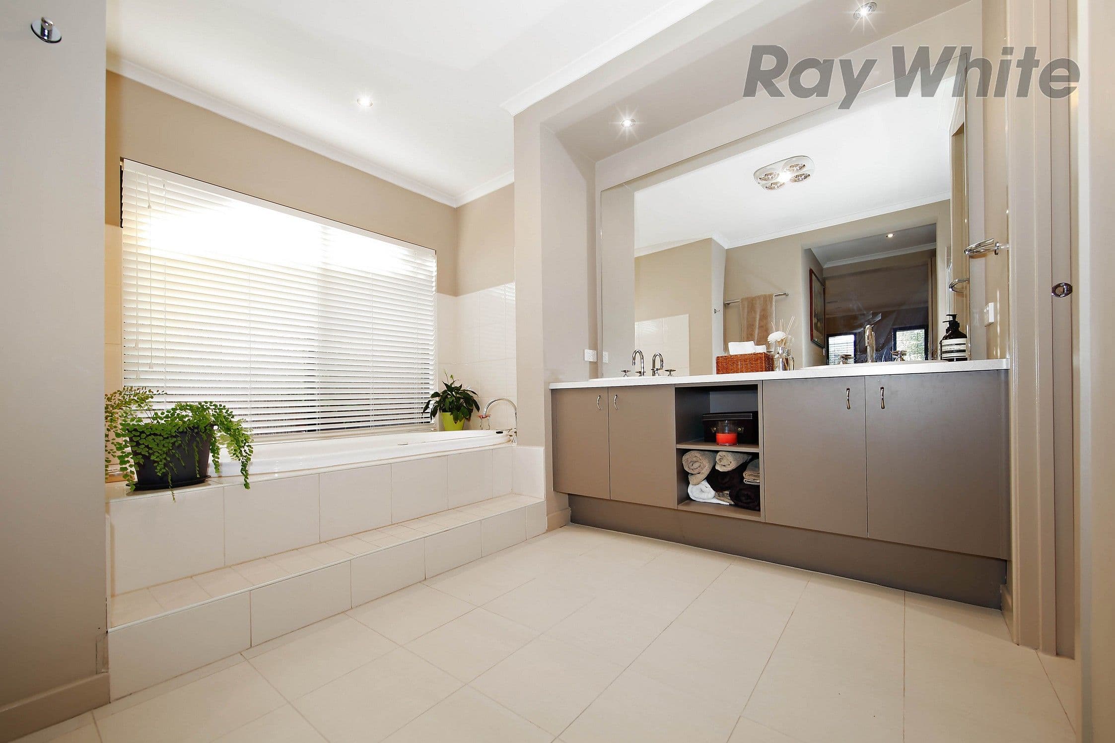 22 La Coruna Gardens, Point Cook VIC 3030, Point Cook - Thumbnail 4