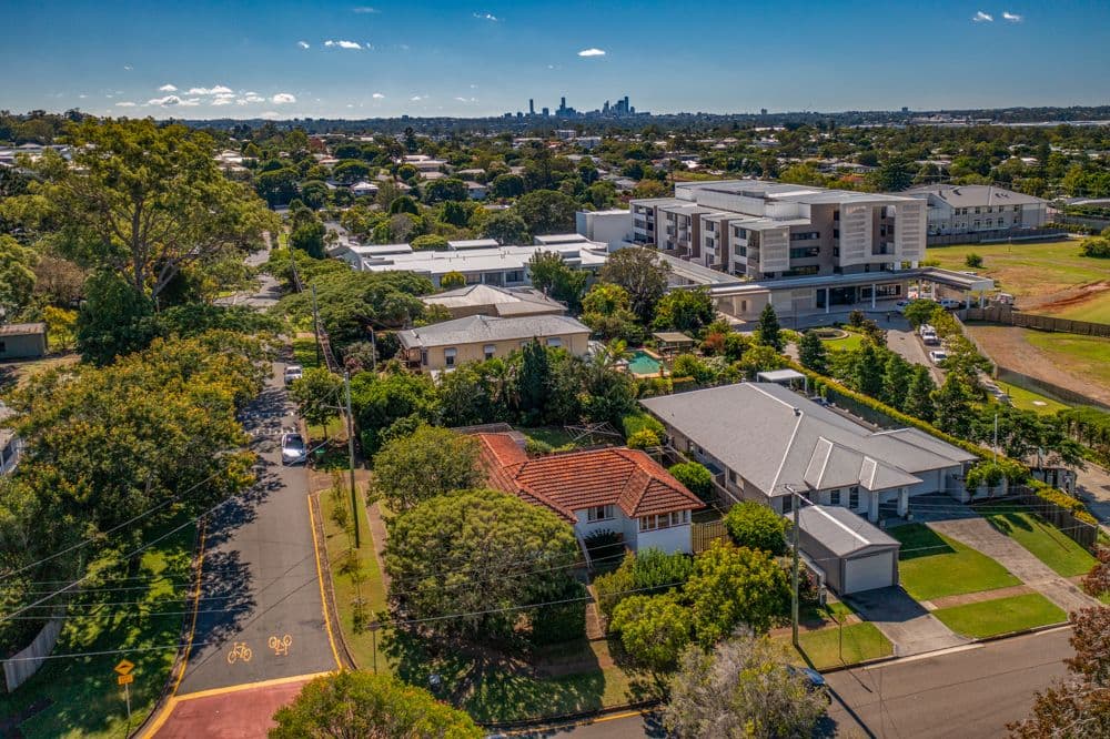 240 Cliveden Avenue, Corinda QLD 4075, Corinda - Thumbnail 2