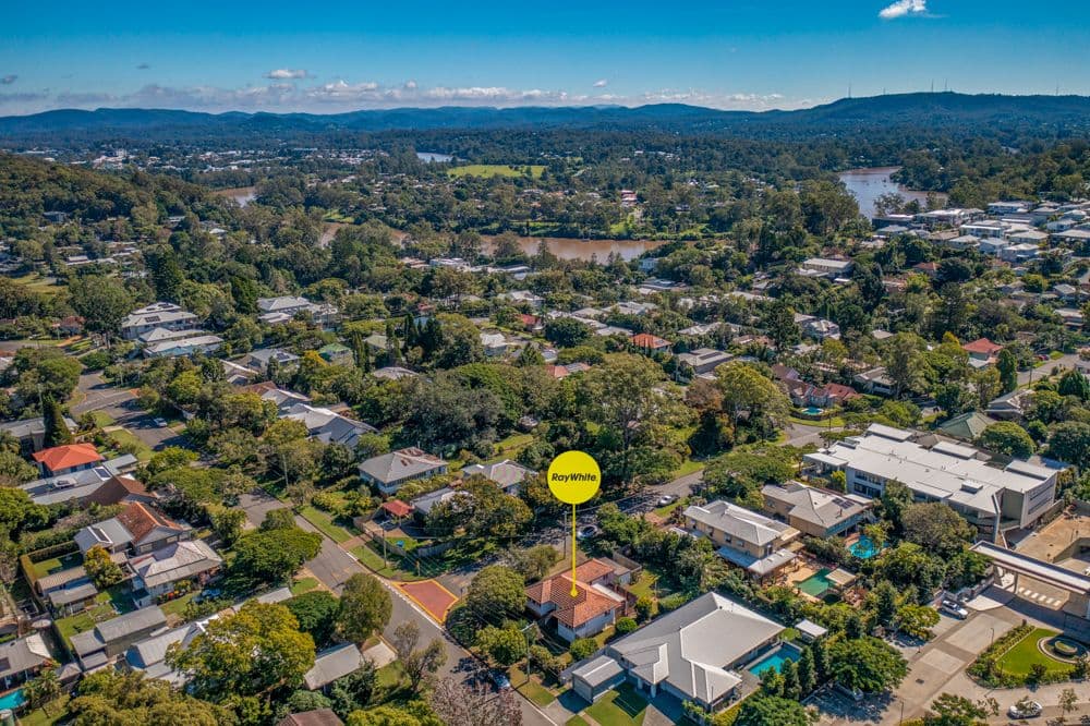 240 Cliveden Avenue, Corinda QLD 4075, Corinda - Thumbnail 3