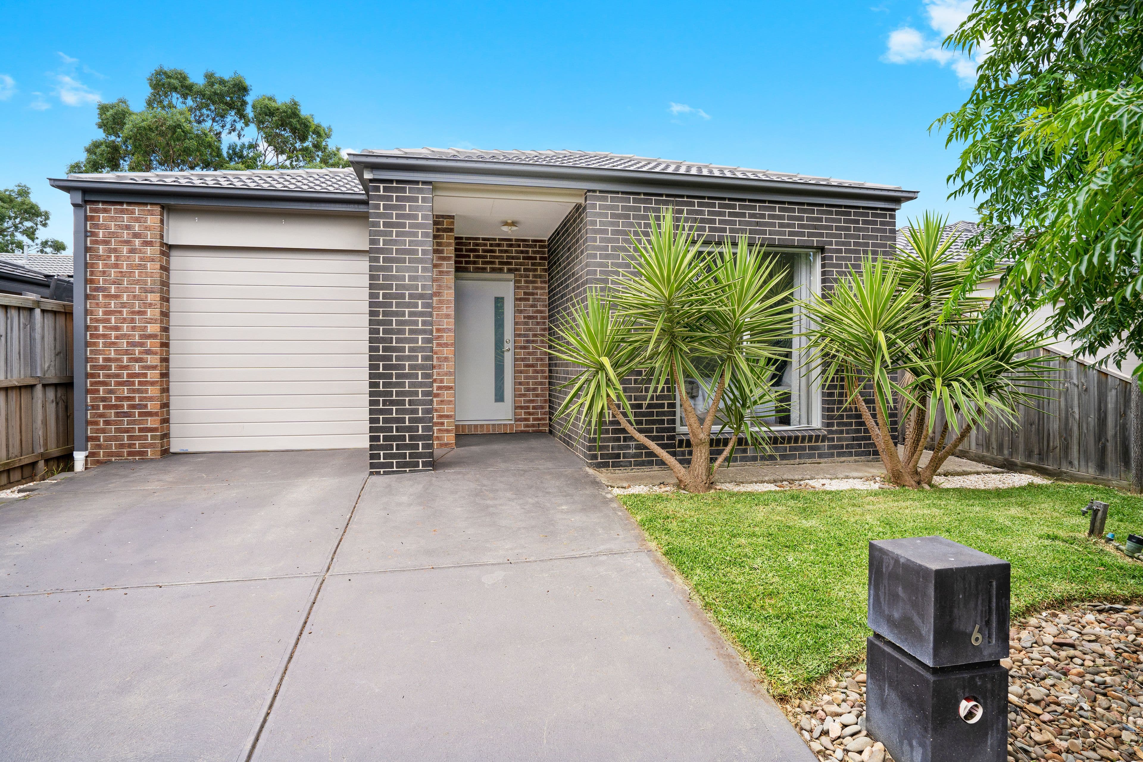 6 Silkwood Grove, South Morang VIC 3752, South Morang - Thumbnail 2