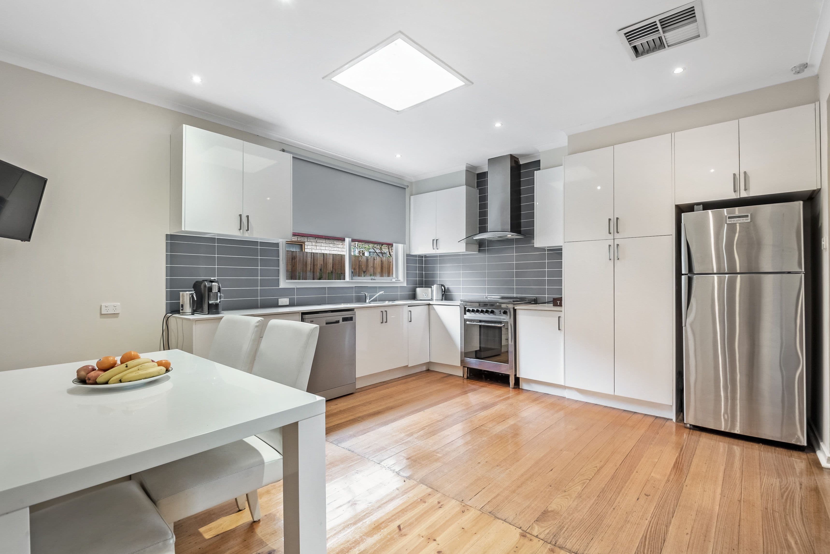 6 Arundel Avenue, Reservoir VIC 3073, Reservoir - Thumbnail 3