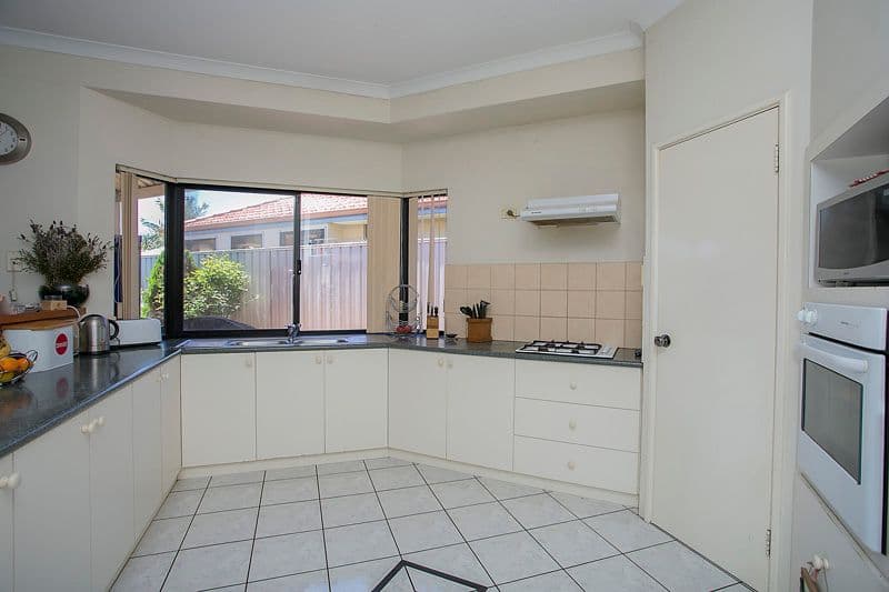 37 Myerson Crescent, MAIDA VALE WA 6057, Maida Vale - Thumbnail 4