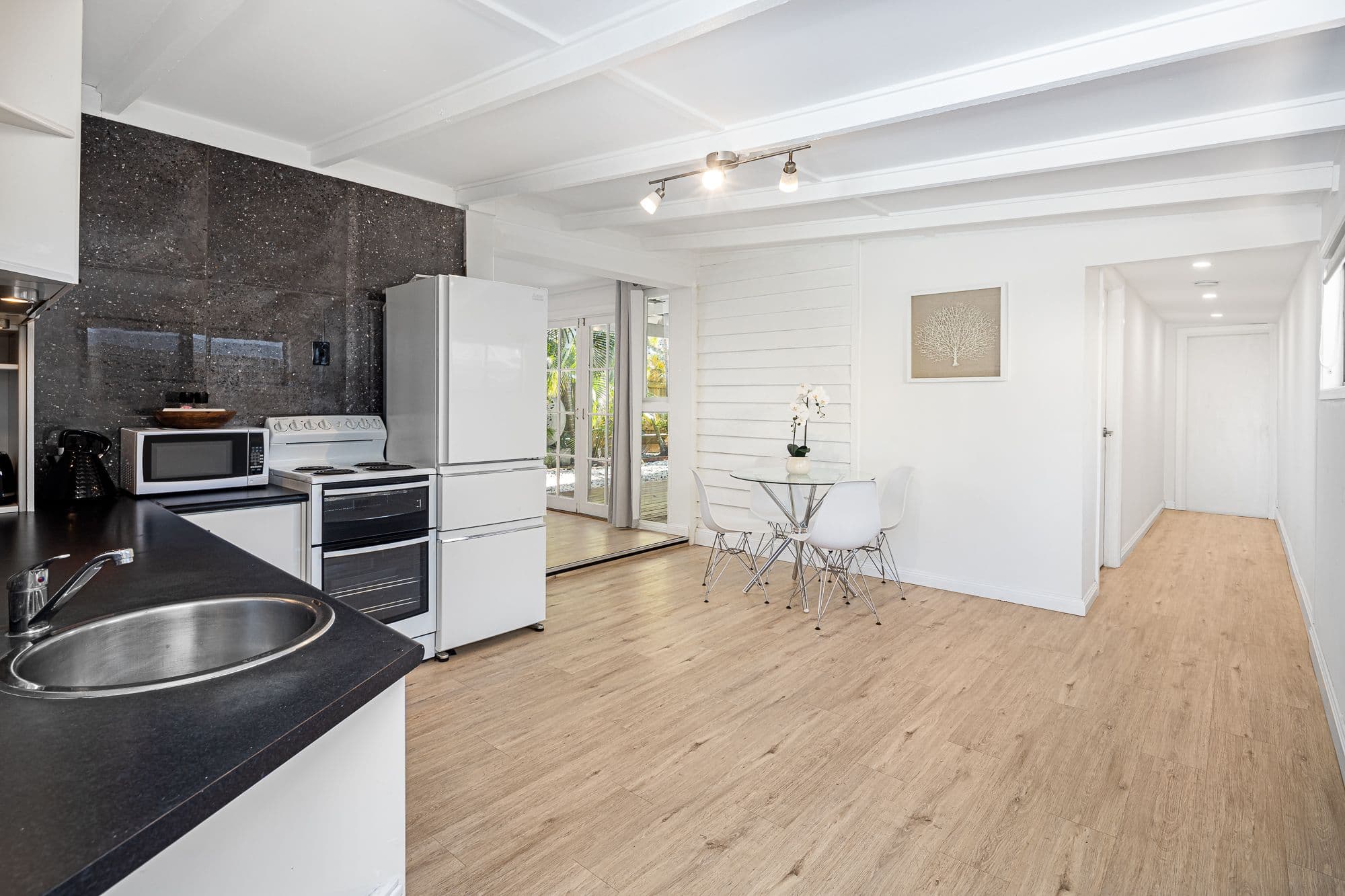 6 Manley Street, Redcliffe QLD 4020, Redcliffe - Thumbnail 4