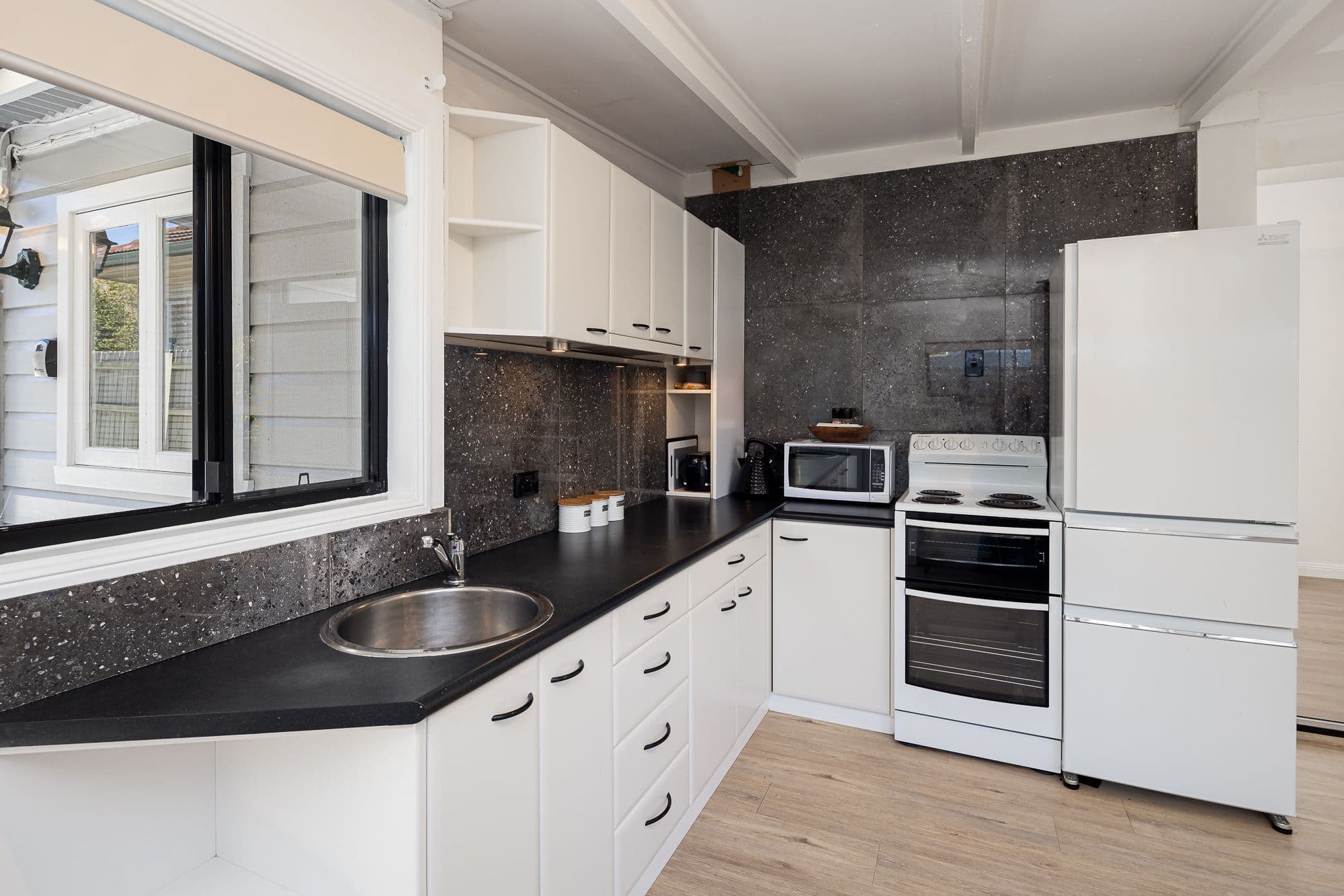 6 Manley Street, Redcliffe QLD 4020, Redcliffe - Thumbnail 5