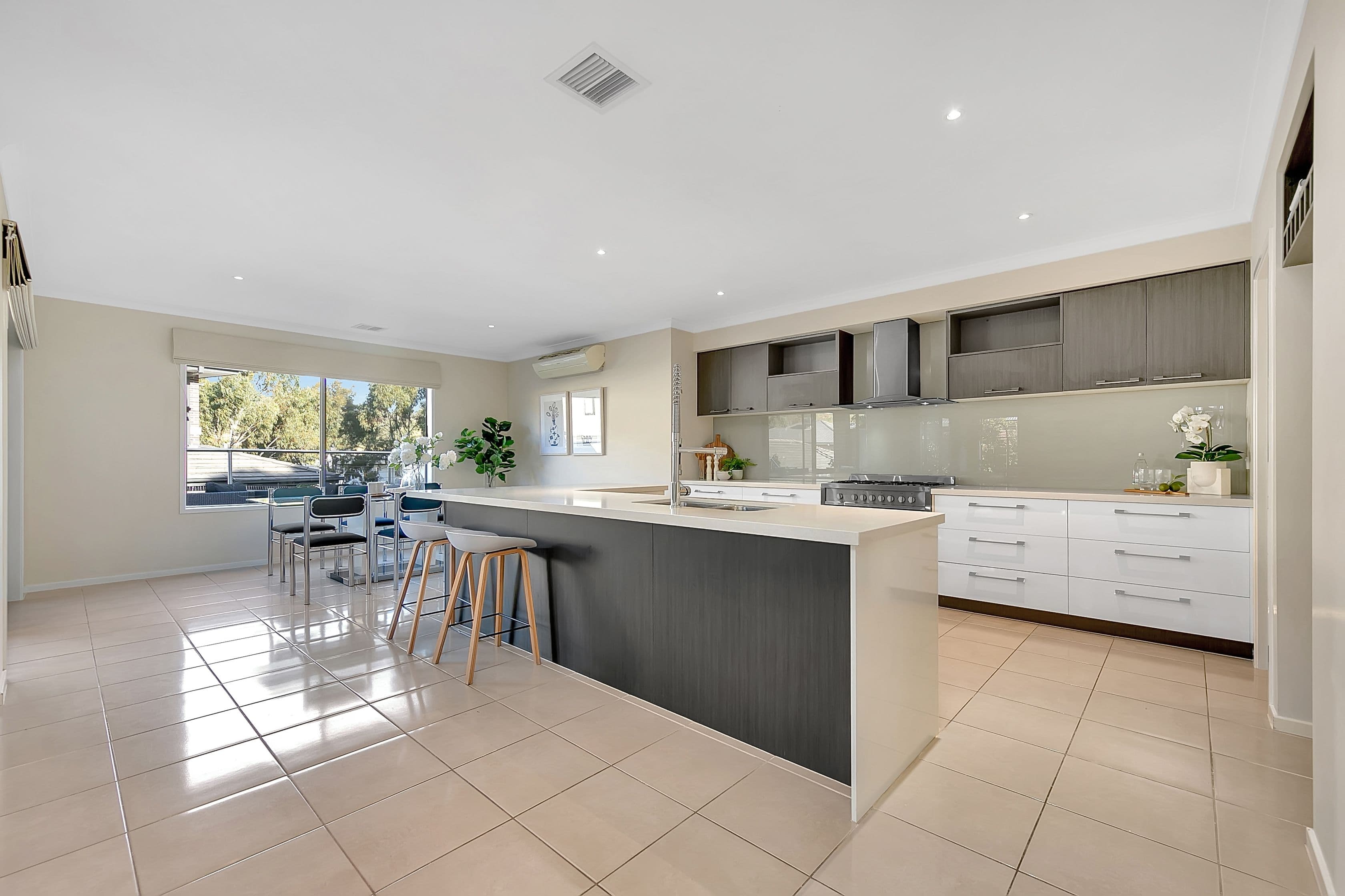 8 Greenhaven Gardens, South Morang VIC 3752, South Morang - Thumbnail 5