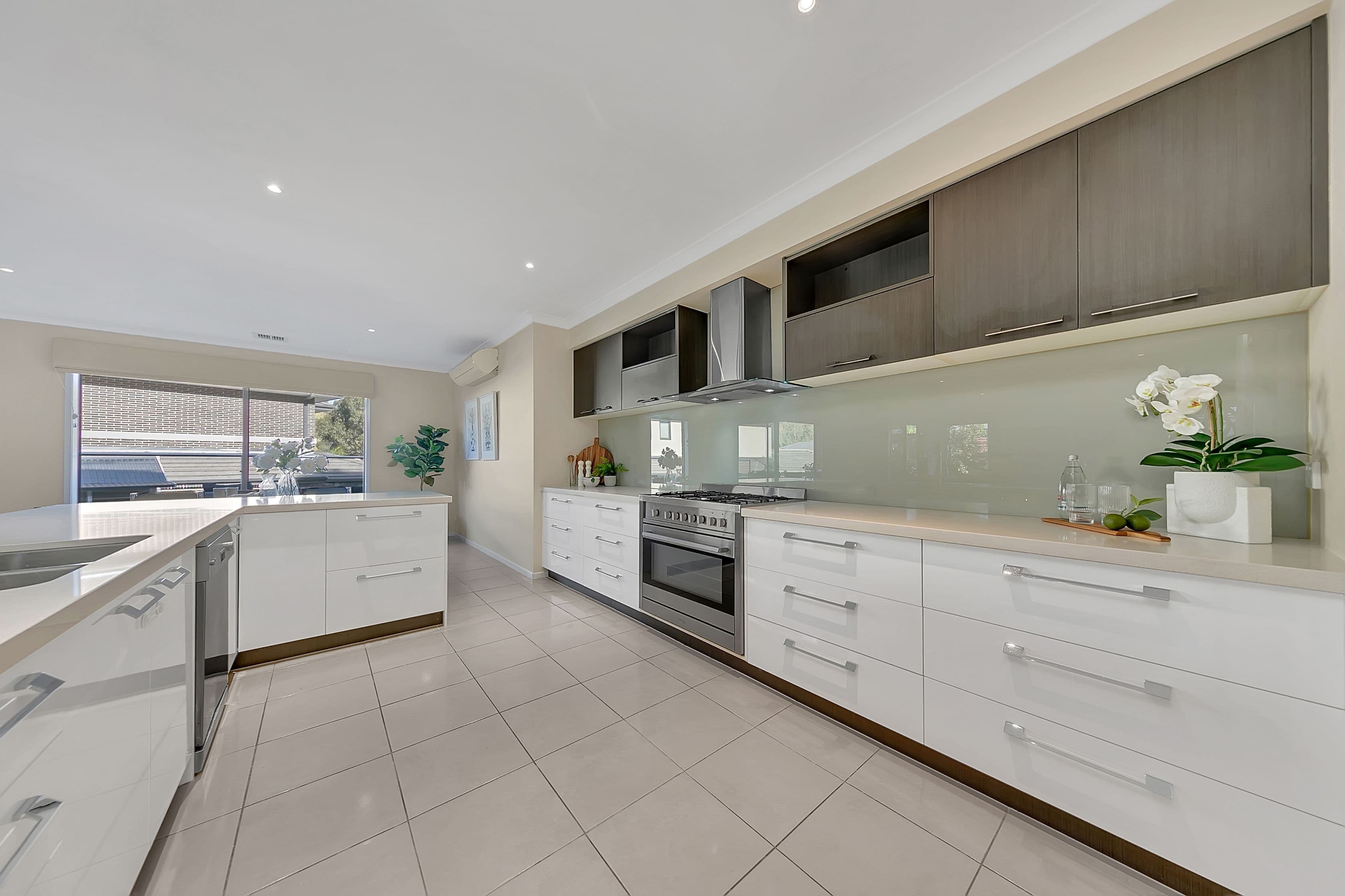 8 Greenhaven Gardens, South Morang VIC 3752, South Morang - Thumbnail 6