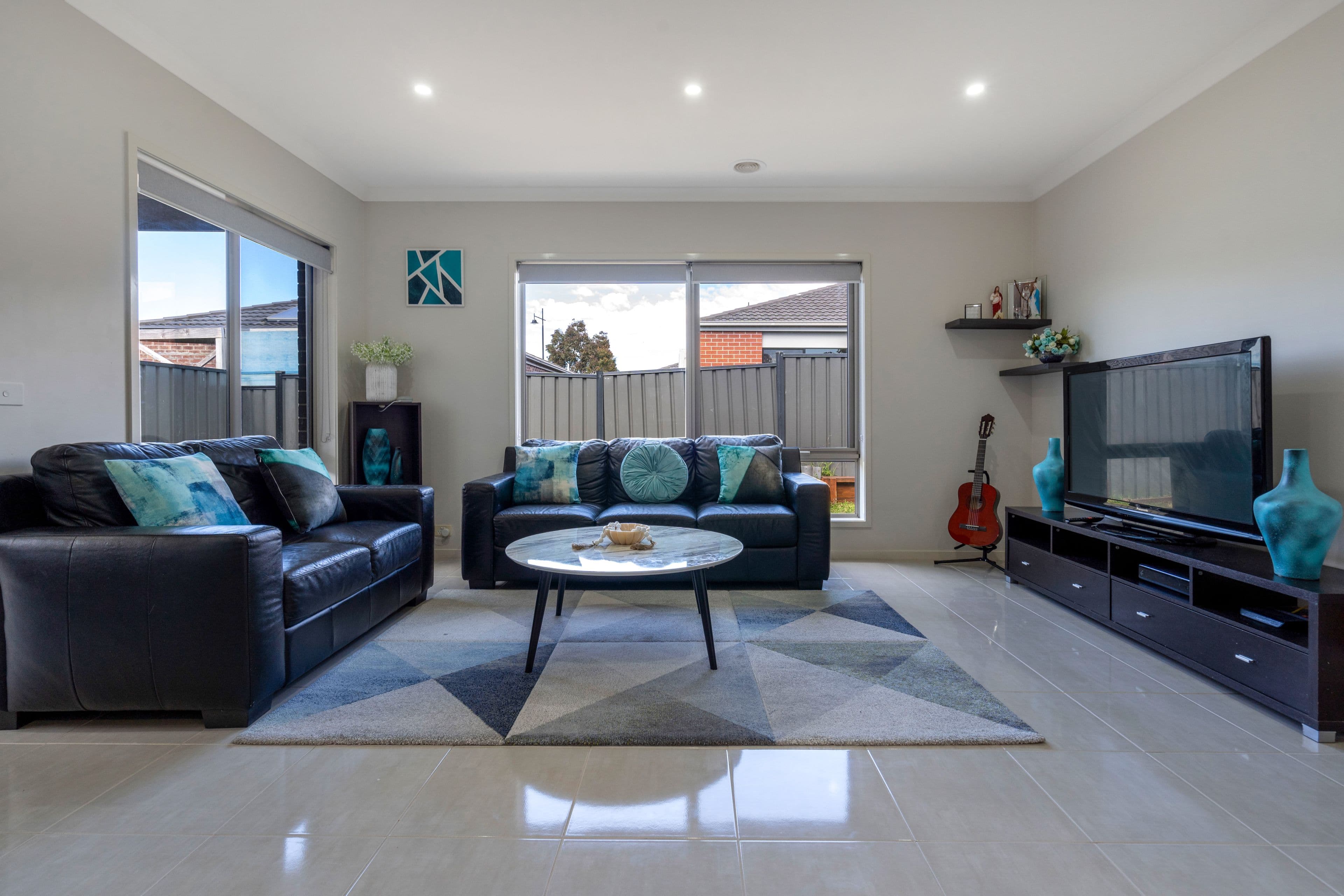 11 Viewmont Avenue, Craigieburn VIC 3064, Craigieburn - Thumbnail 2