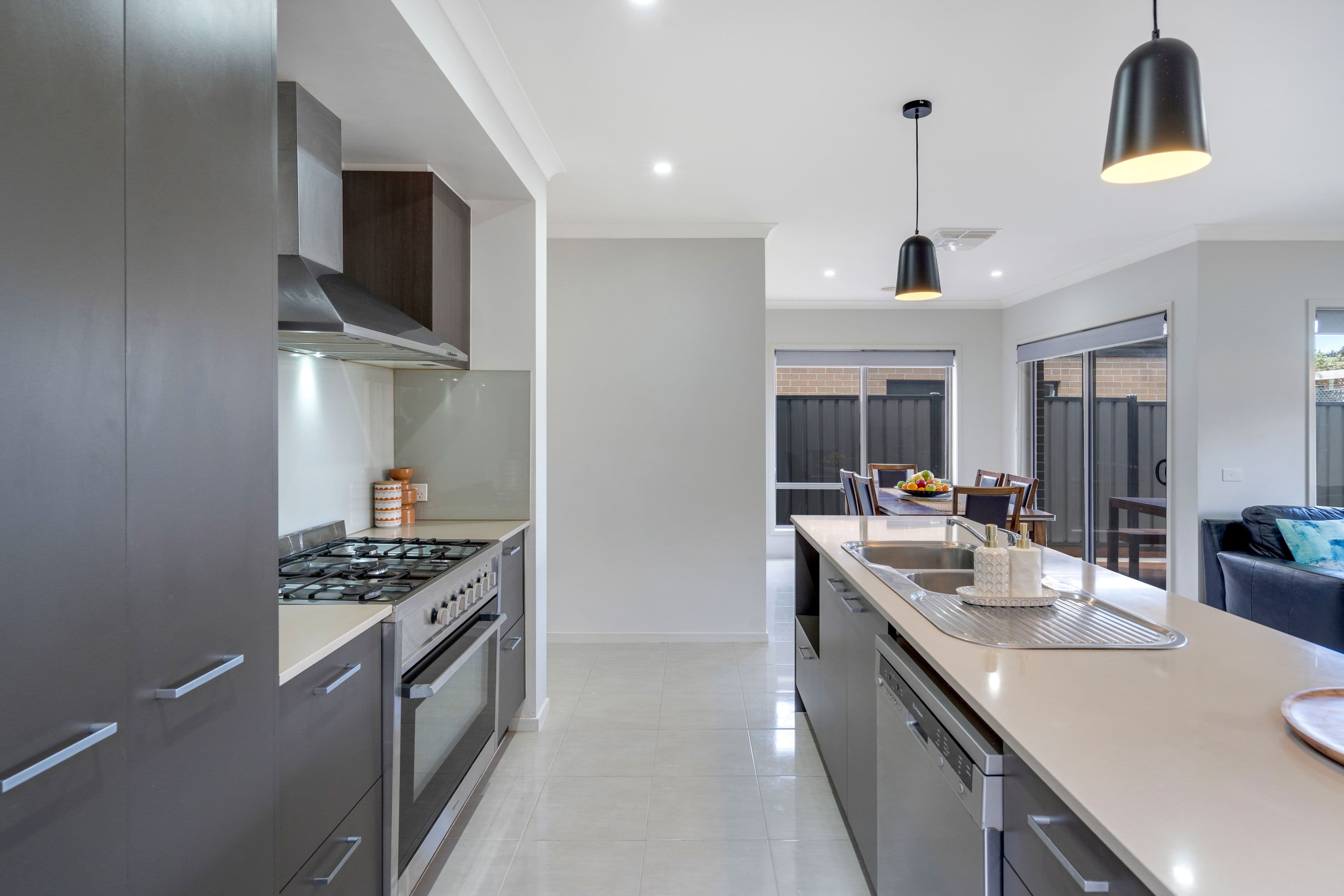 11 Viewmont Avenue, Craigieburn VIC 3064, Craigieburn - Thumbnail 5