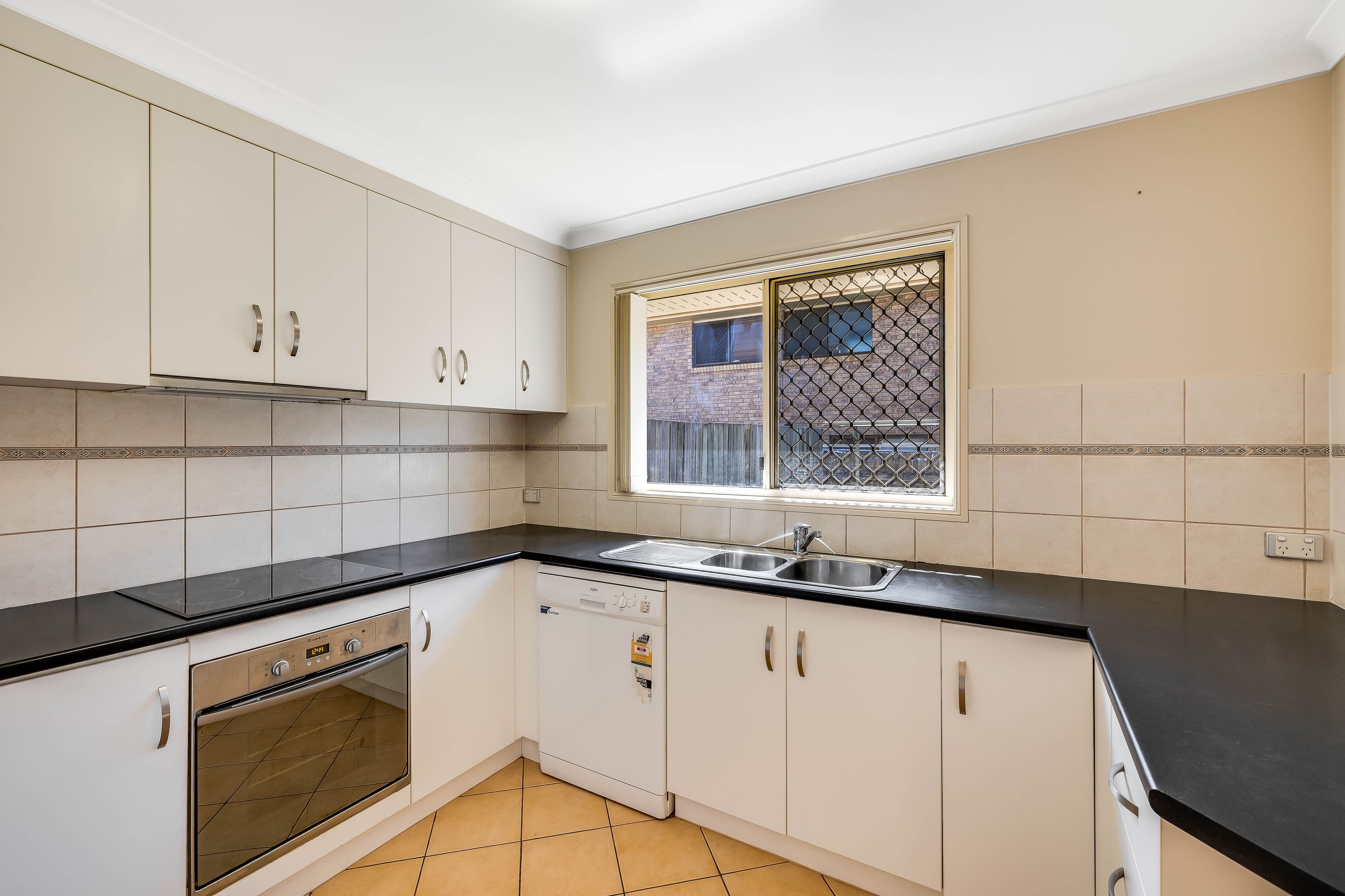 27 Gladstone Street, Newtown QLD 4350, Newtown - Thumbnail 3