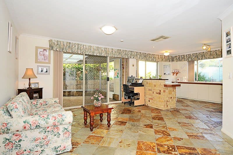 13 Amulla Court, HALLS HEAD WA 6210, Halls Head - Thumbnail 6