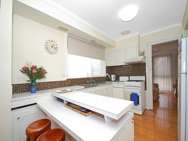 15 Corrong Crescent, Mooroolbark VIC 3138, Mooroolbark - Thumbnail 3