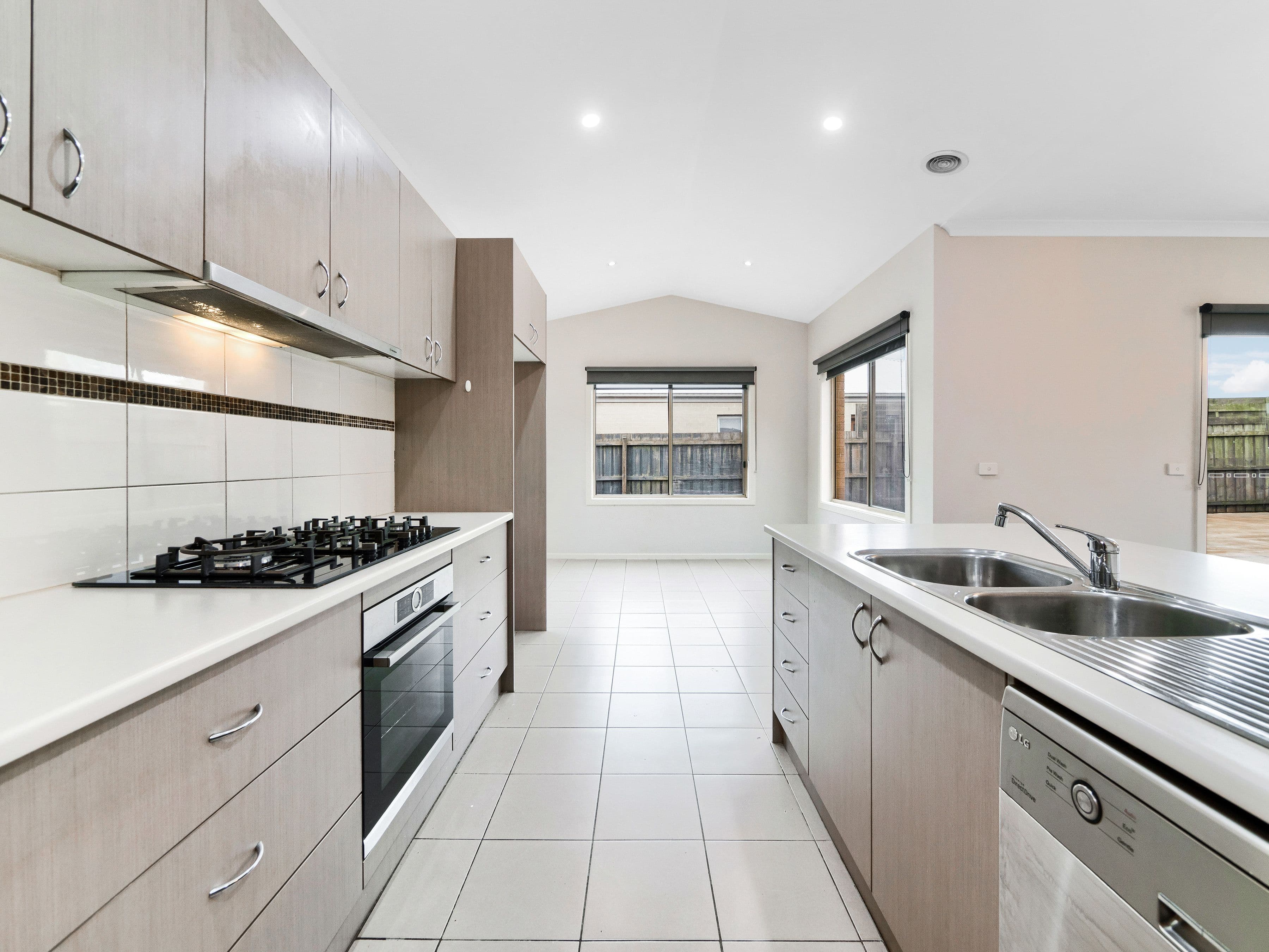 22 Rosslare Place, Cranbourne VIC 3977, Cranbourne - Thumbnail 3