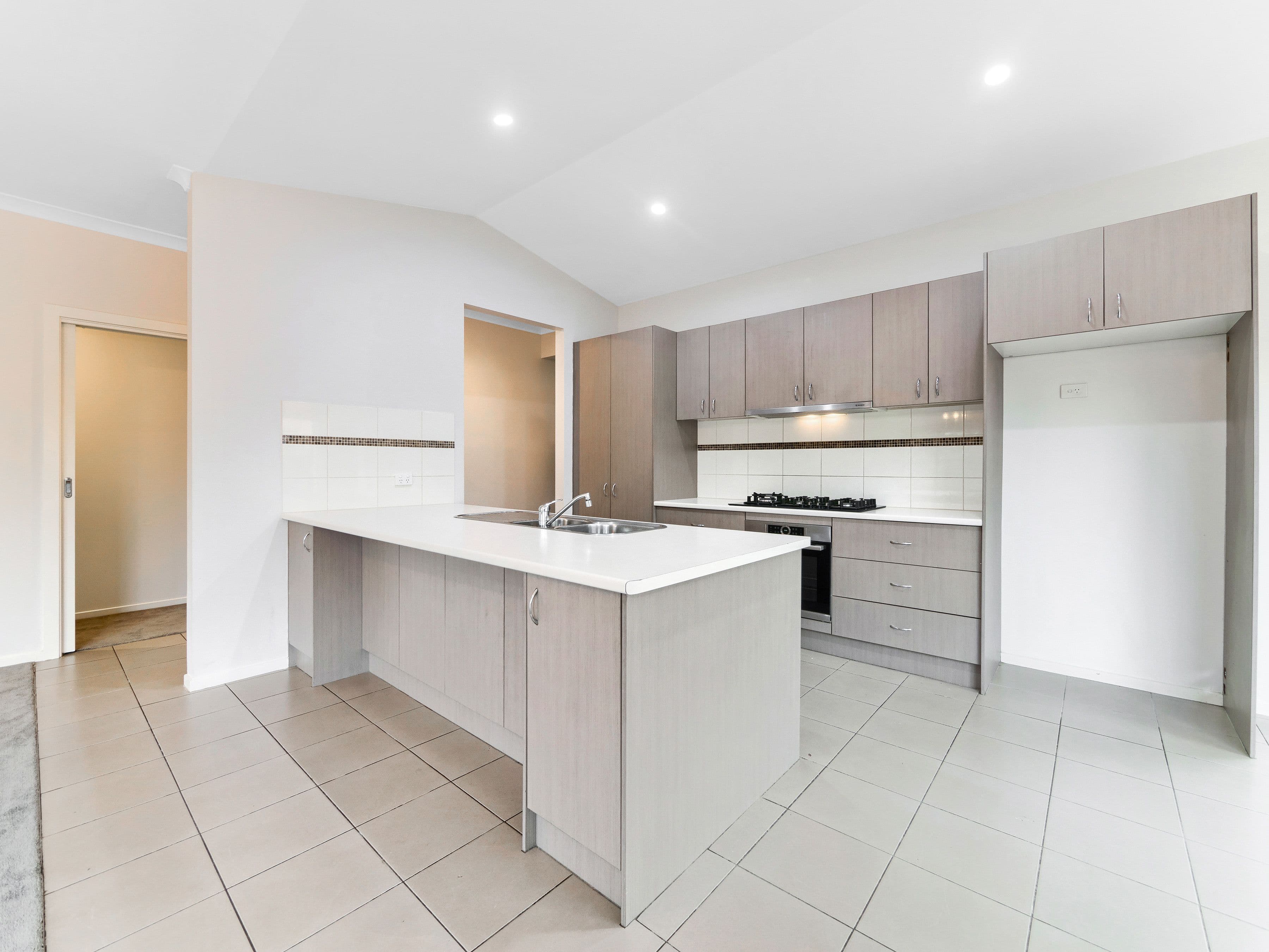 22 Rosslare Place, Cranbourne VIC 3977, Cranbourne - Thumbnail 4