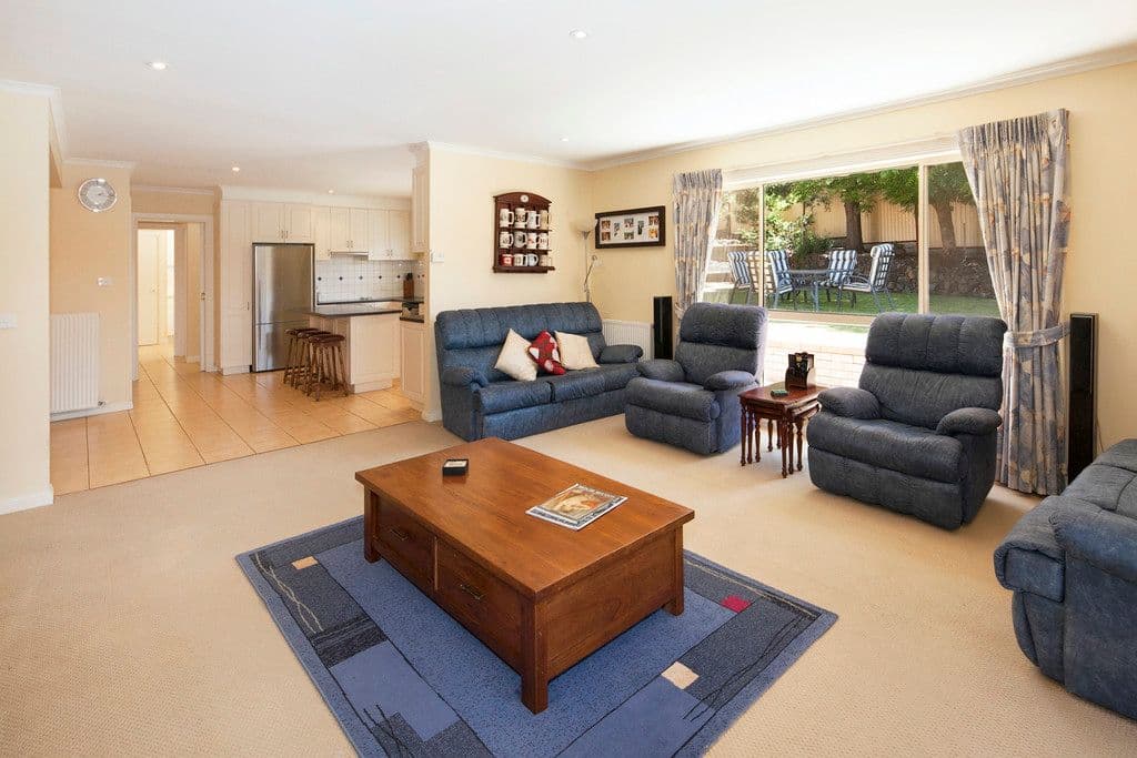 9 Sainsbury Court, Mount Clear VIC 3350, Mount Clear - Thumbnail 3