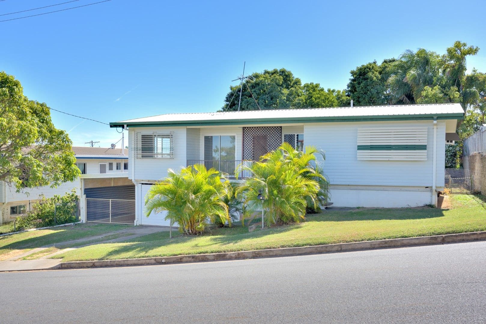 4 Allambee Close, West Gladstone QLD 4680, West Gladstone - Image 1