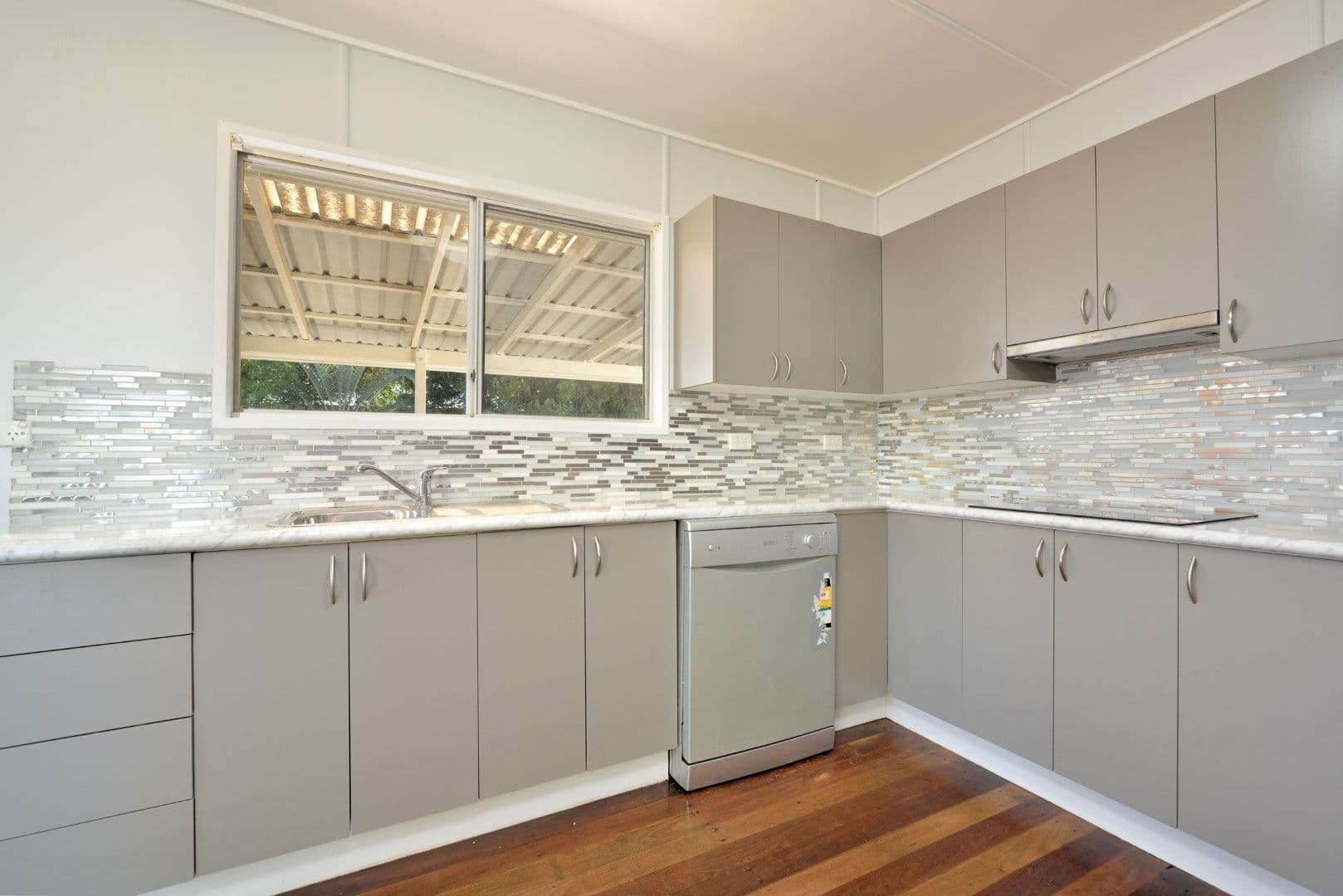 4 Allambee Close, West Gladstone QLD 4680, West Gladstone - Thumbnail 4