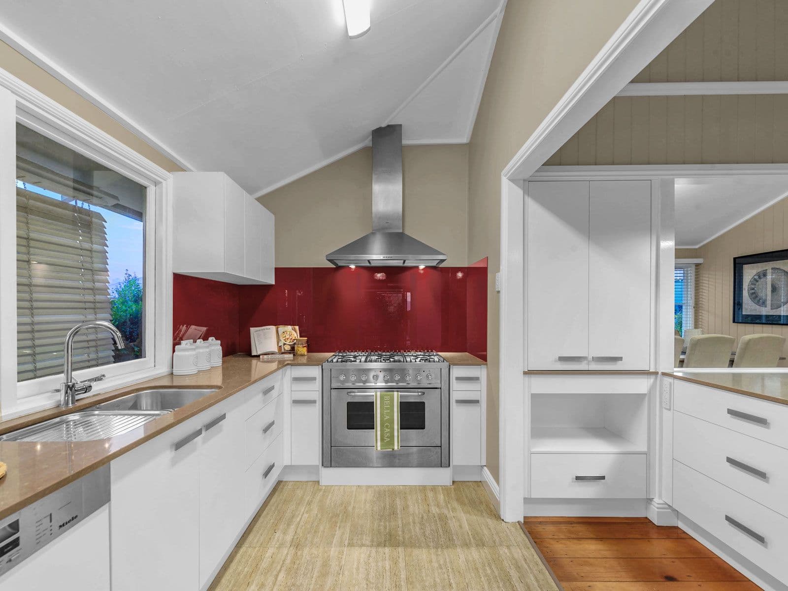 10 Cormack Street, Sherwood QLD 4075, Sherwood - Thumbnail 2