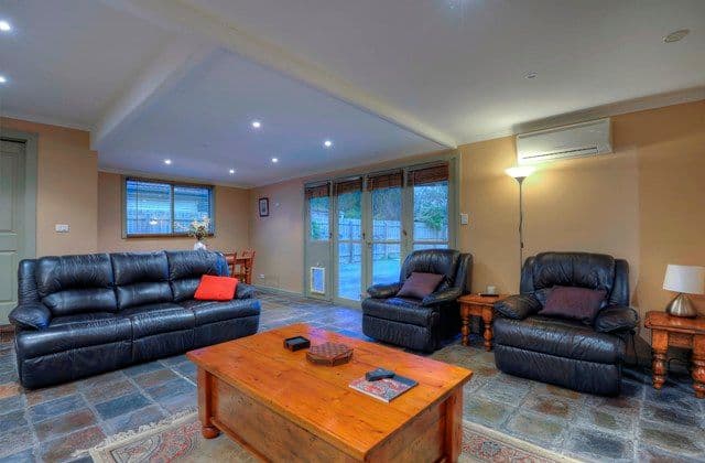 49 Liston Avenue, RESERVOIR VIC 3073, Reservoir - Thumbnail 2
