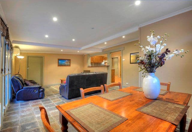 49 Liston Avenue, RESERVOIR VIC 3073, Reservoir - Thumbnail 3