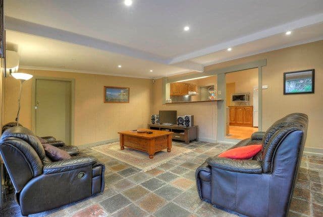 49 Liston Avenue, RESERVOIR VIC 3073, Reservoir - Thumbnail 4