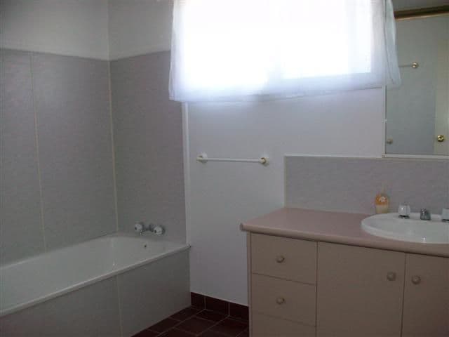 13 Karalee Court, ROMA QLD 4455, Roma - Thumbnail 7