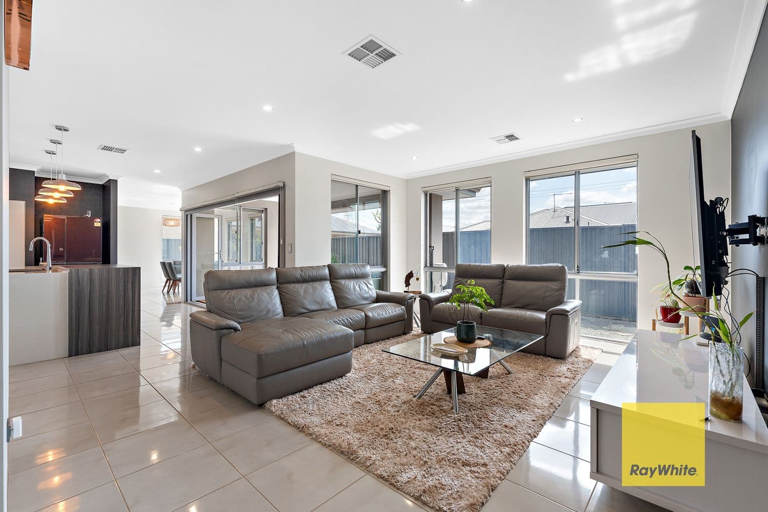 43 Clementine Boulevard, TREEBY WA 6164, Treeby - Thumbnail 3
