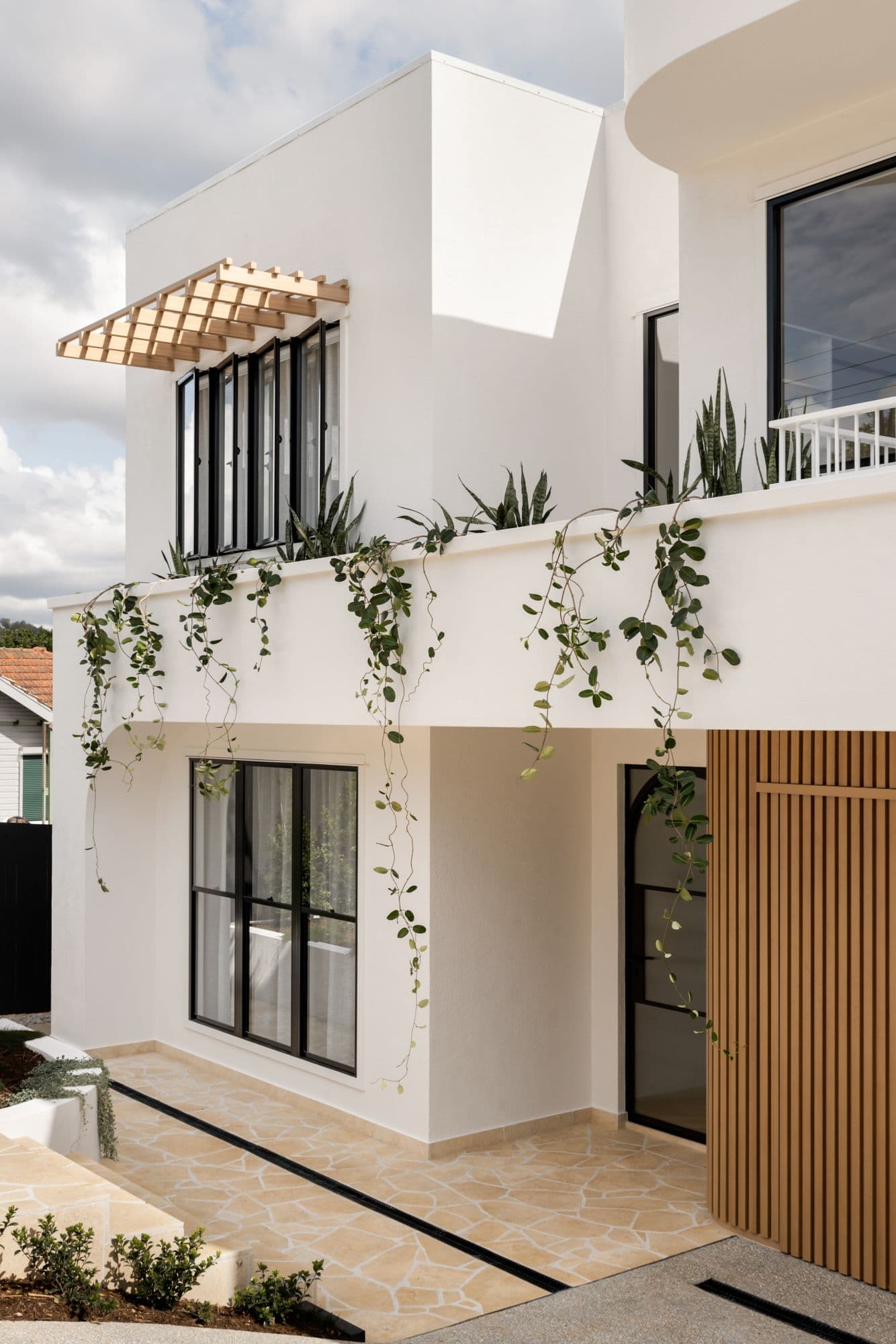 9 Avesnes Street, Holland Park QLD 4121, Holland Park - Thumbnail 2