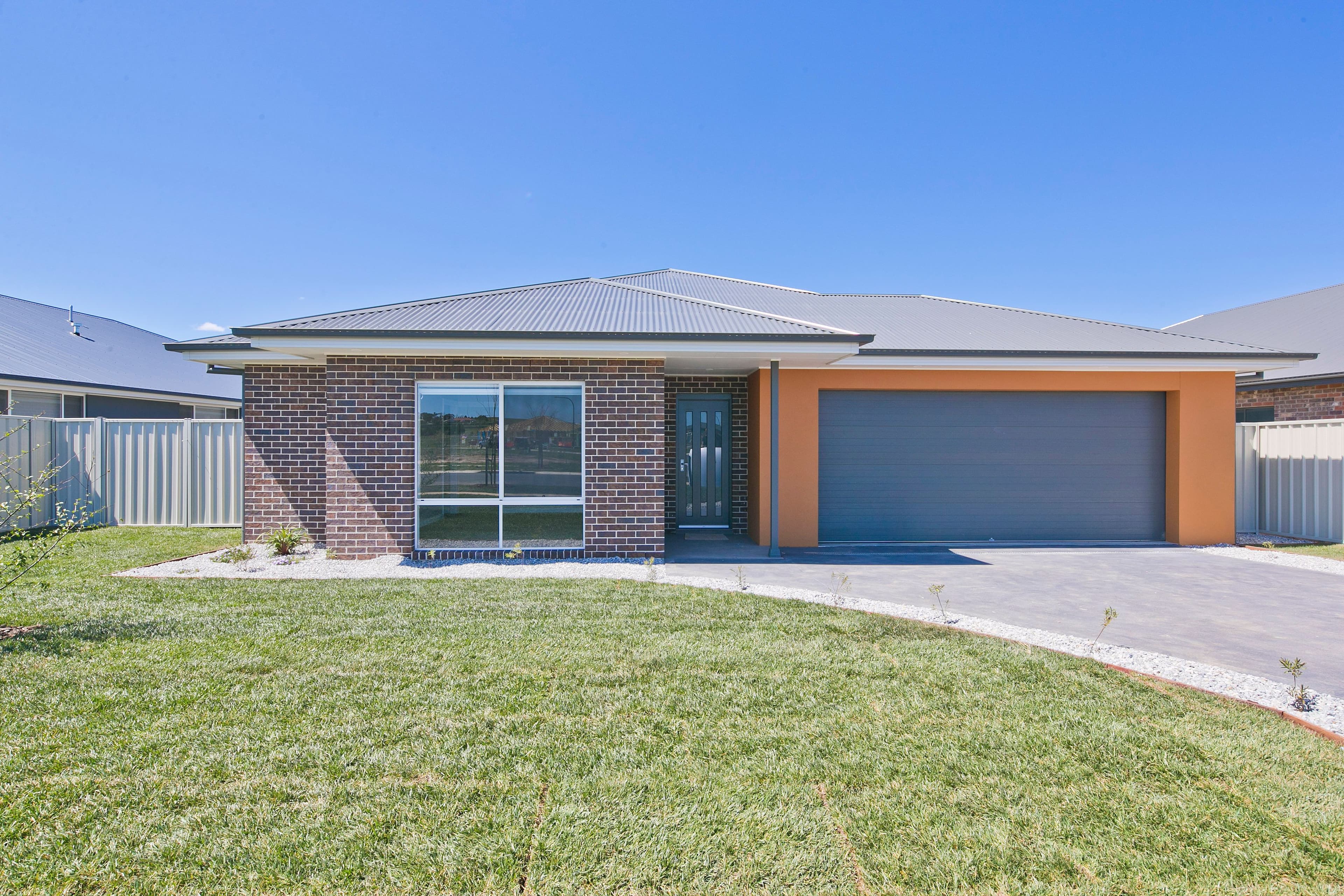 48 Quiberon Way, Goulburn - Image 1