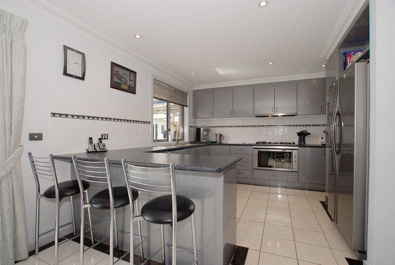 15 Manor Court, CRANBOURNE EAST VIC 3977, Cranbourne East - Image 1