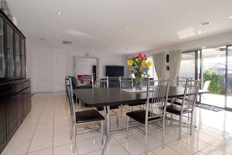 15 Manor Court, CRANBOURNE EAST VIC 3977, Cranbourne East - Thumbnail 4