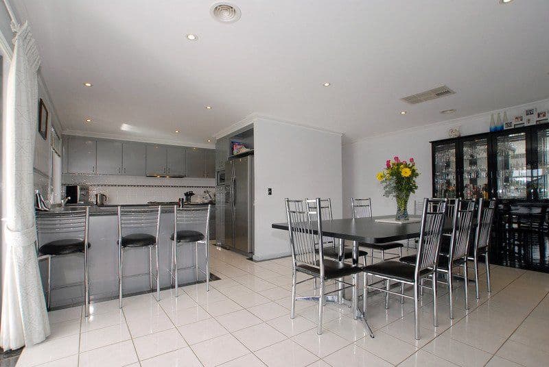 15 Manor Court, CRANBOURNE EAST VIC 3977, Cranbourne East - Thumbnail 6