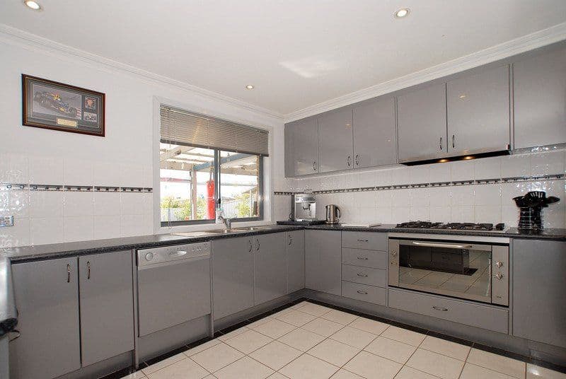 15 Manor Court, CRANBOURNE EAST VIC 3977, Cranbourne East - Thumbnail 7