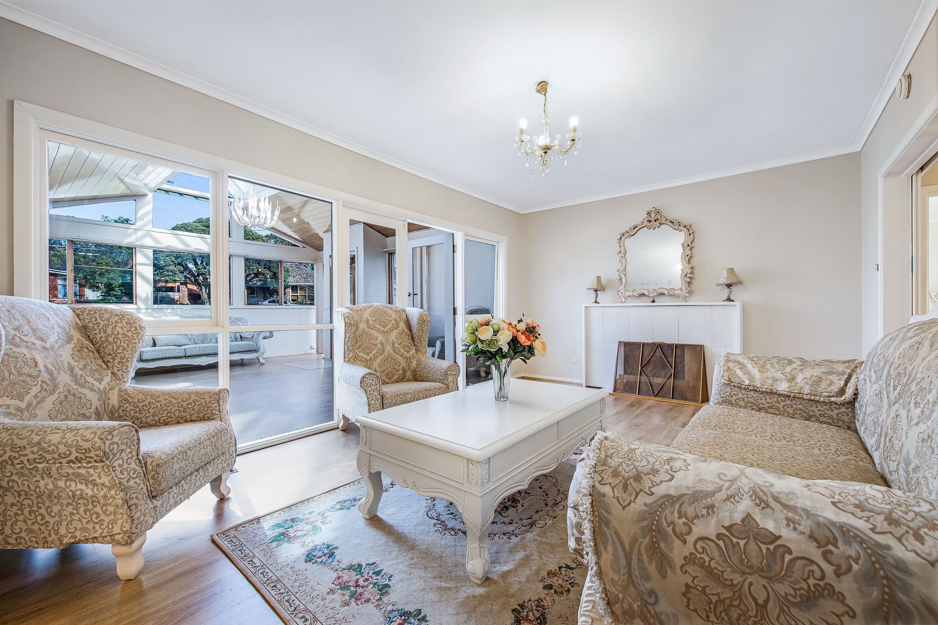 5 Devon Court, Mount Waverley VIC 3149, Mount Waverley - Thumbnail 2