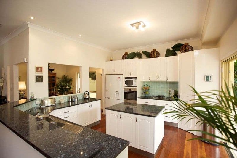 6 Nestor Avenue, BARDON QLD 4065, Bardon - Thumbnail 2