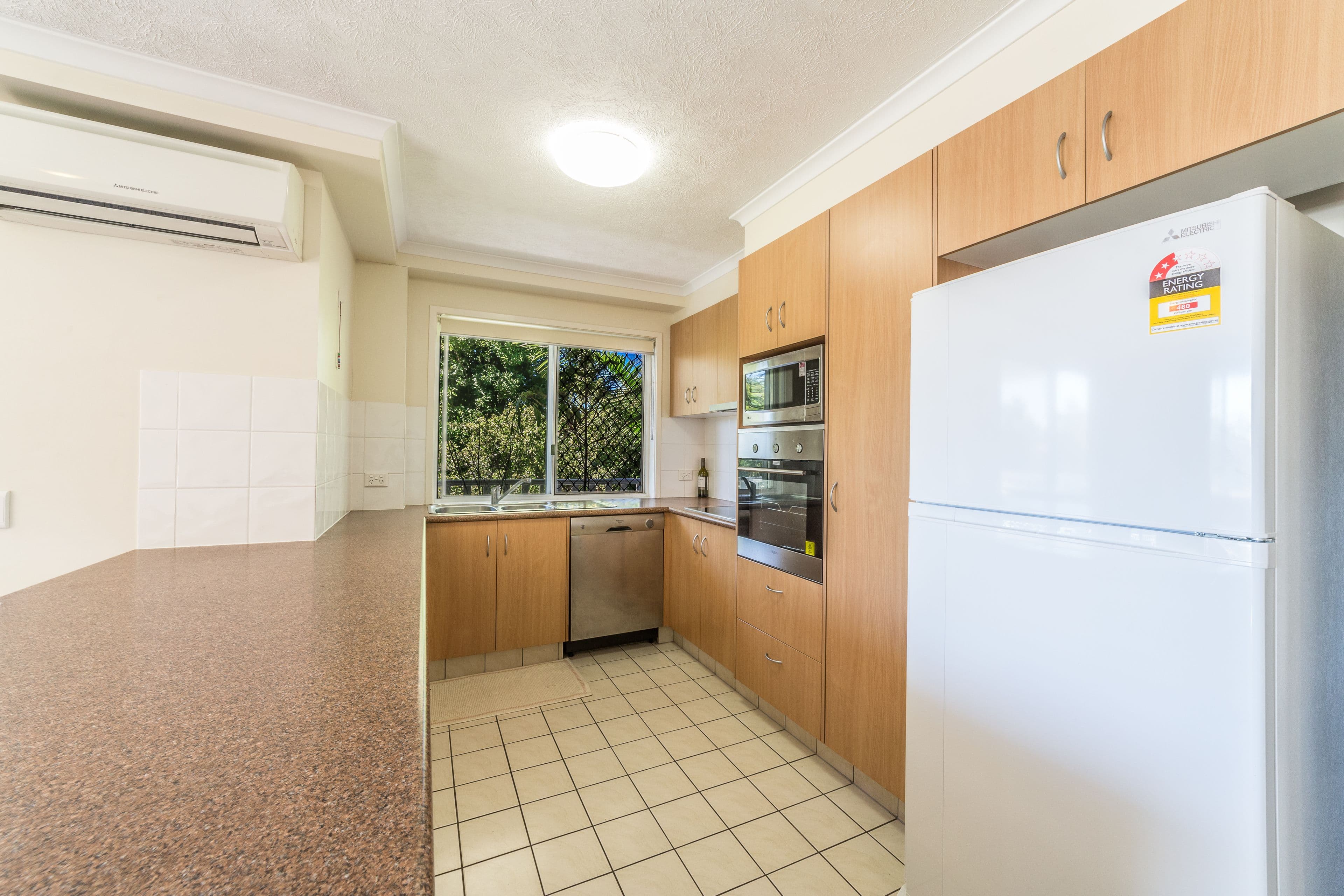 27 Walton Street, Southport QLD 4215, Southport - Thumbnail 3