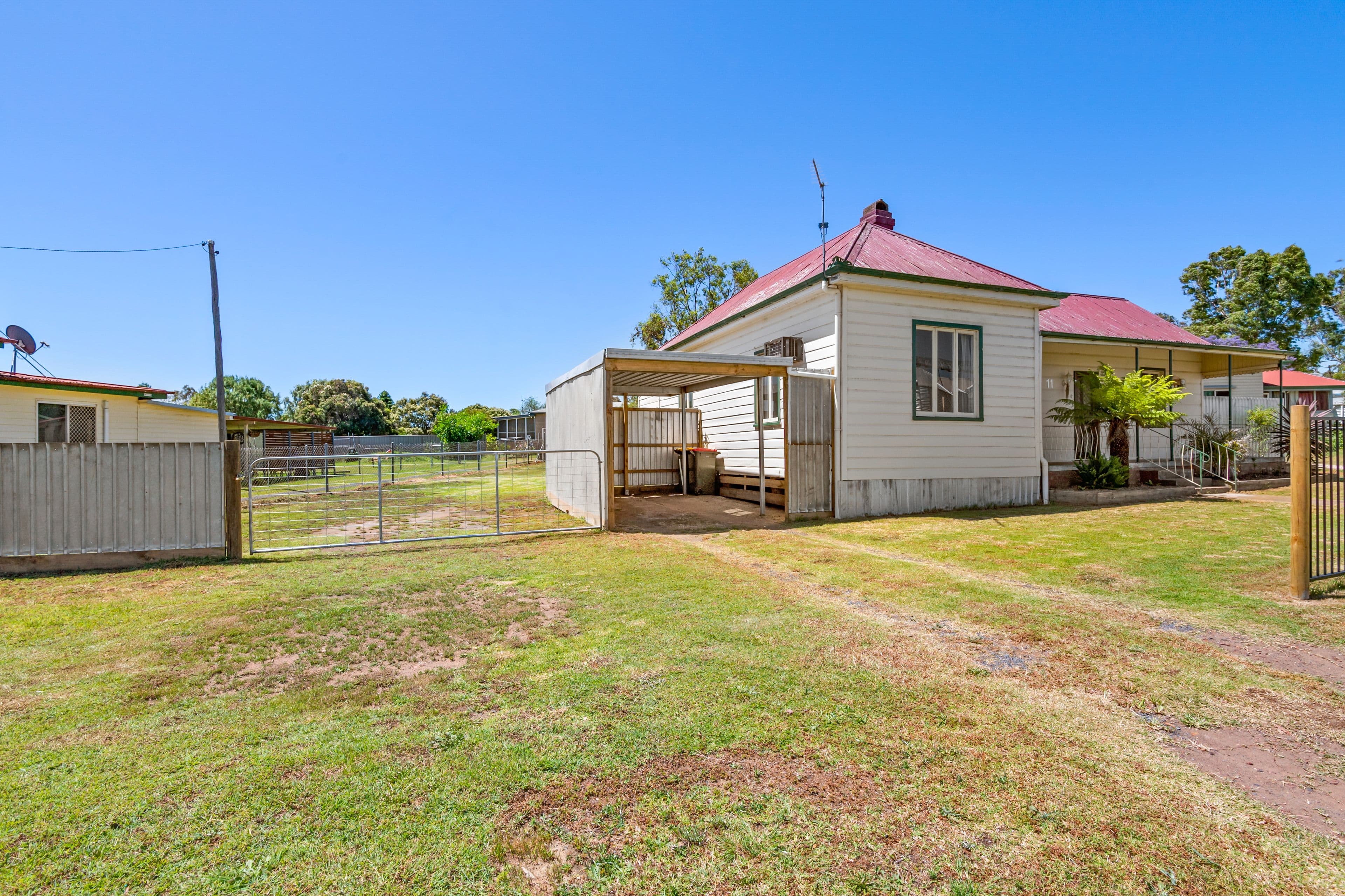 11 Rose Street, Warwick QLD 4370, Warwick - Thumbnail 2