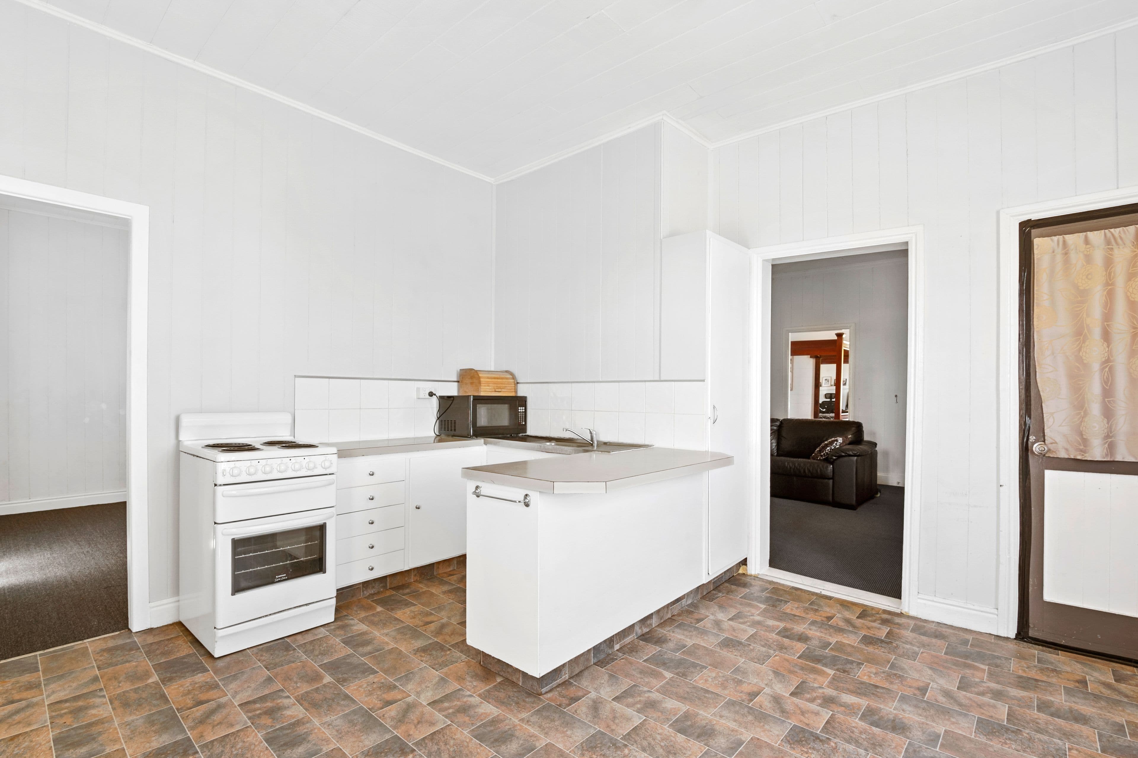 11 Rose Street, Warwick QLD 4370, Warwick - Thumbnail 4