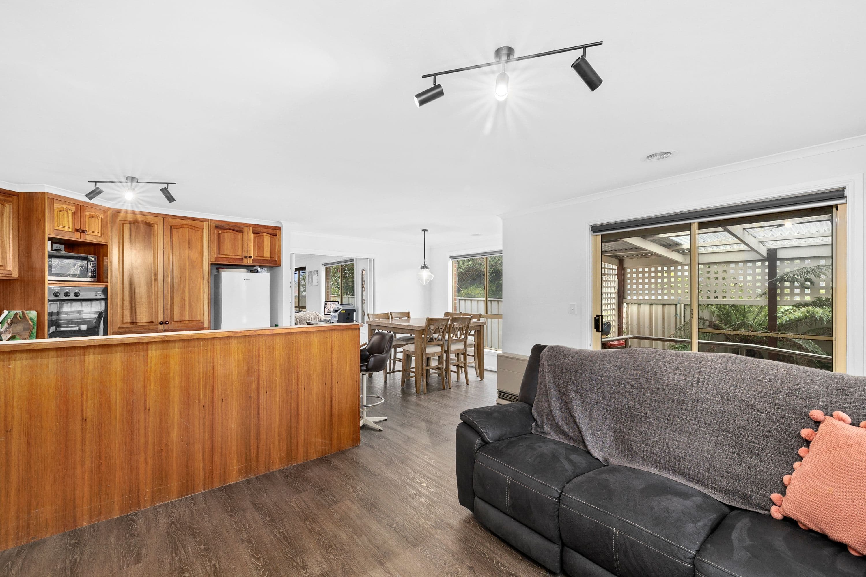 6 Bogart Drive, Wendouree VIC 3355, Wendouree - Thumbnail 6