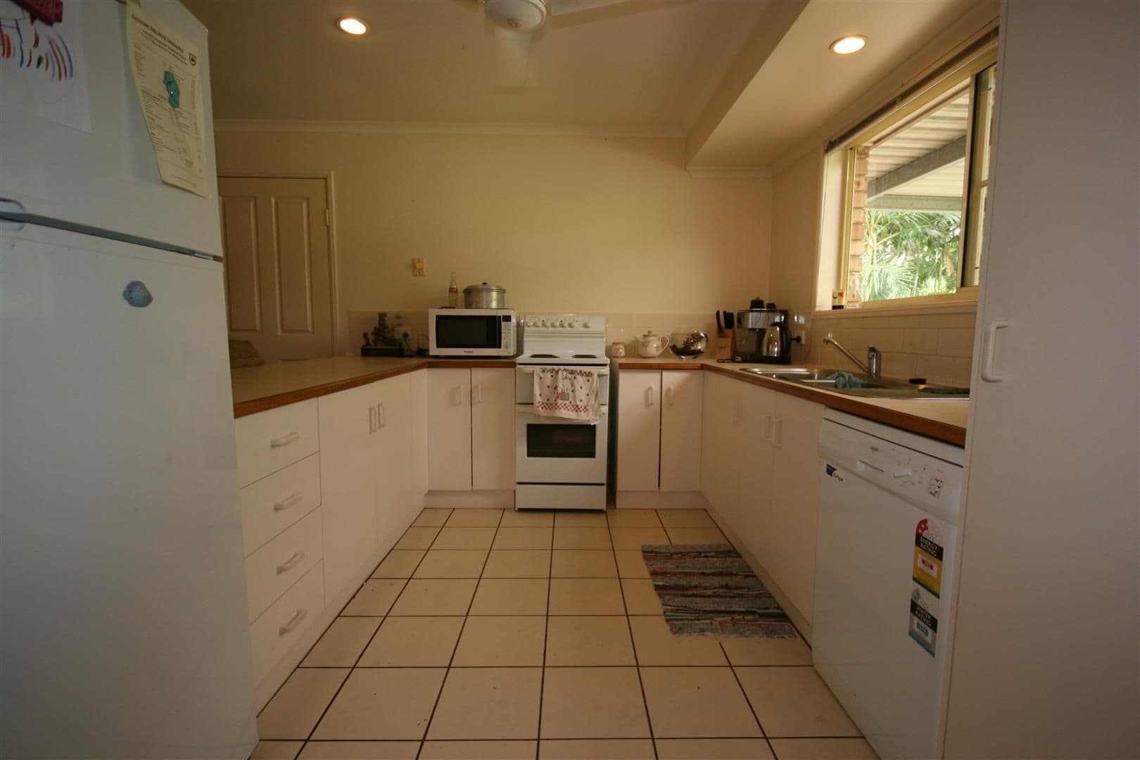 1 Teague Terrace, CANNONVALE QLD 4802, Cannonvale - Thumbnail 4