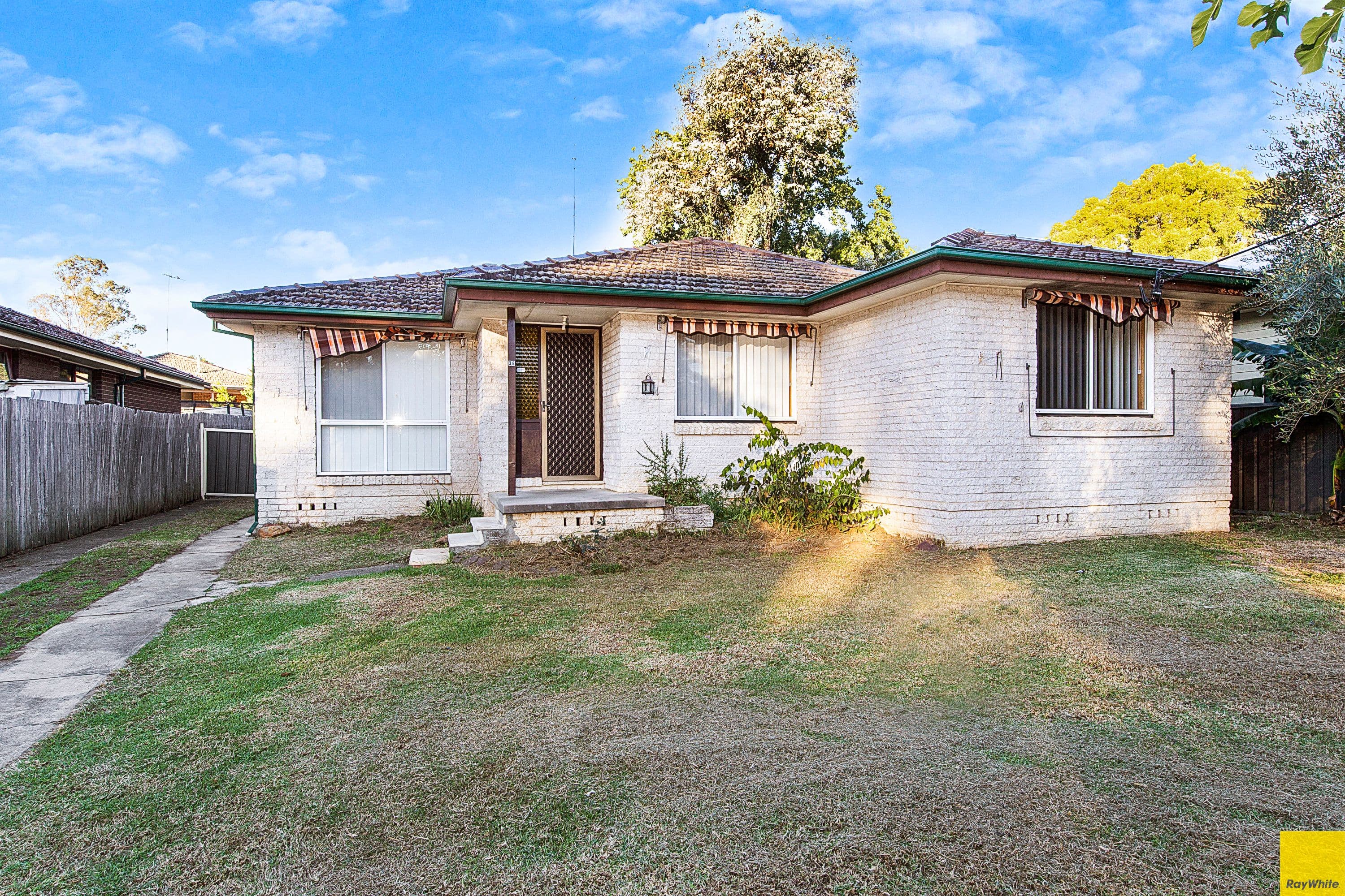 38 Algie Crescent, Kingswood - Image 1